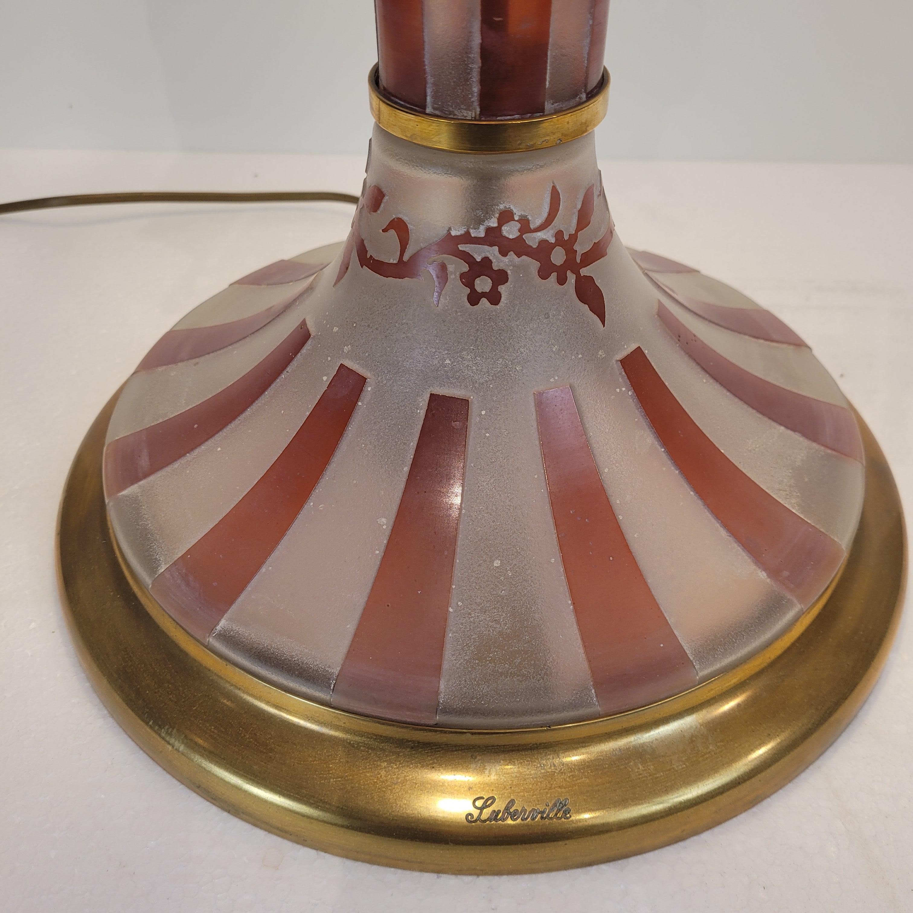 French Pink Vintage Suberville table lamp, Art Nouveau style, etched glass For Sale 3