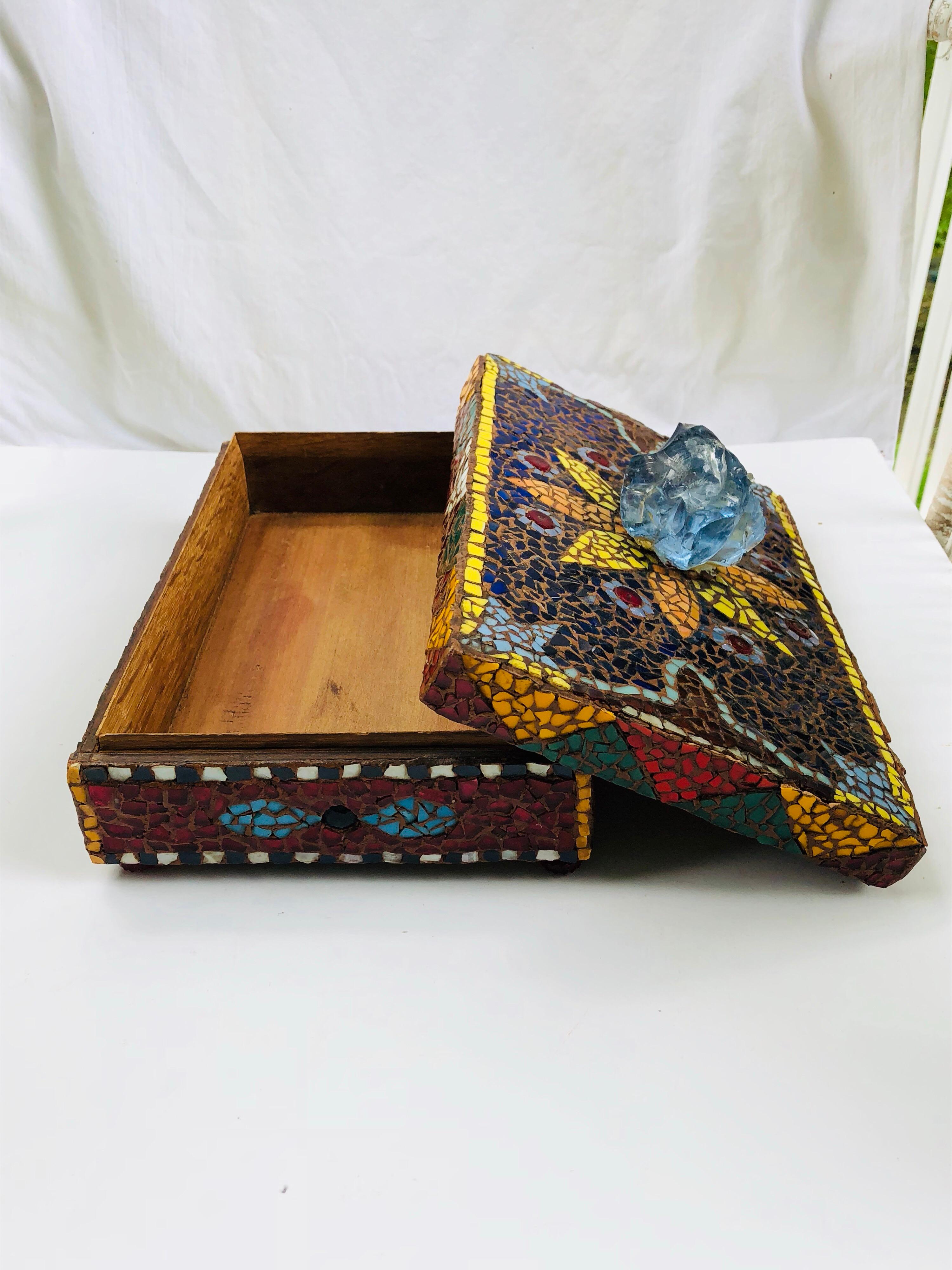 French Pique Assiette Mosaic Box In Good Condition For Sale In Hudson, NY
