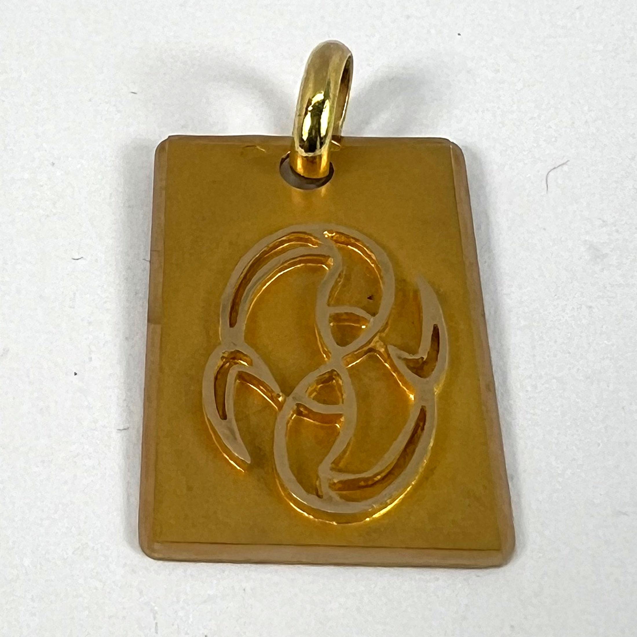 French Pisces Starsign Zodiac 18K Yellow Gold Charm Medal Pendant For Sale 8