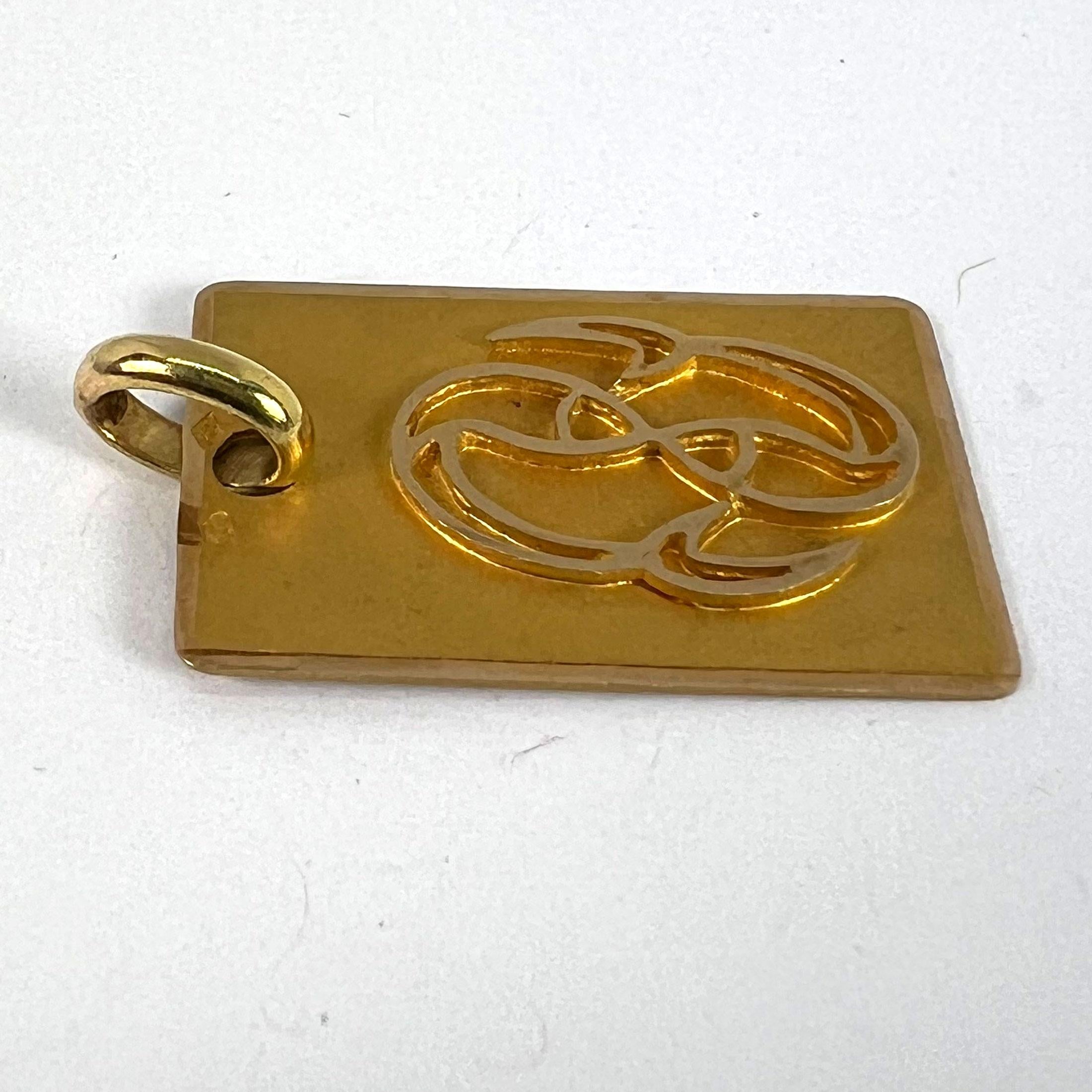 French Pisces Starsign Zodiac 18K Yellow Gold Charm Medal Pendant For Sale 9