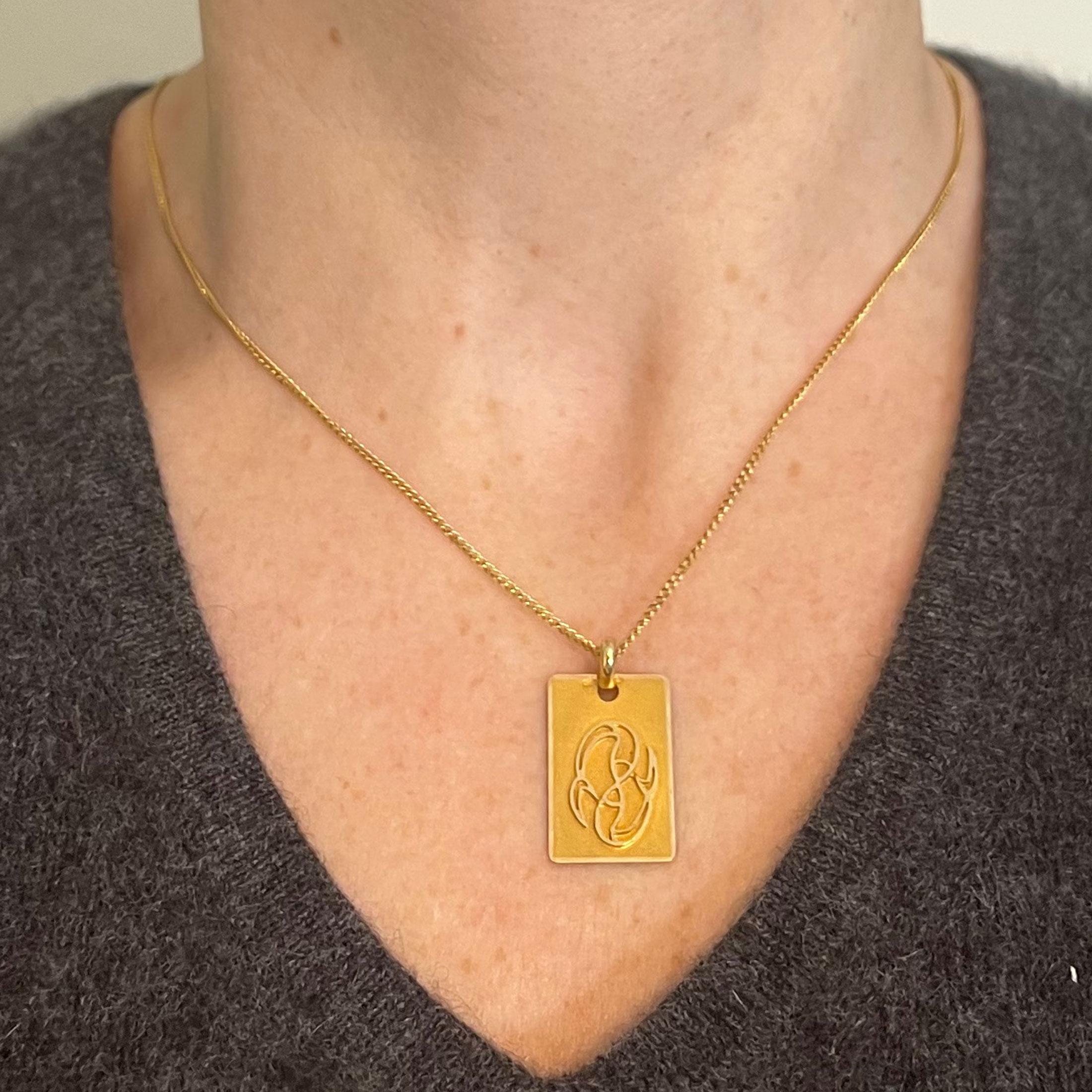 Women's or Men's French Pisces Starsign Zodiac 18K Yellow Gold Charm Medal Pendant For Sale