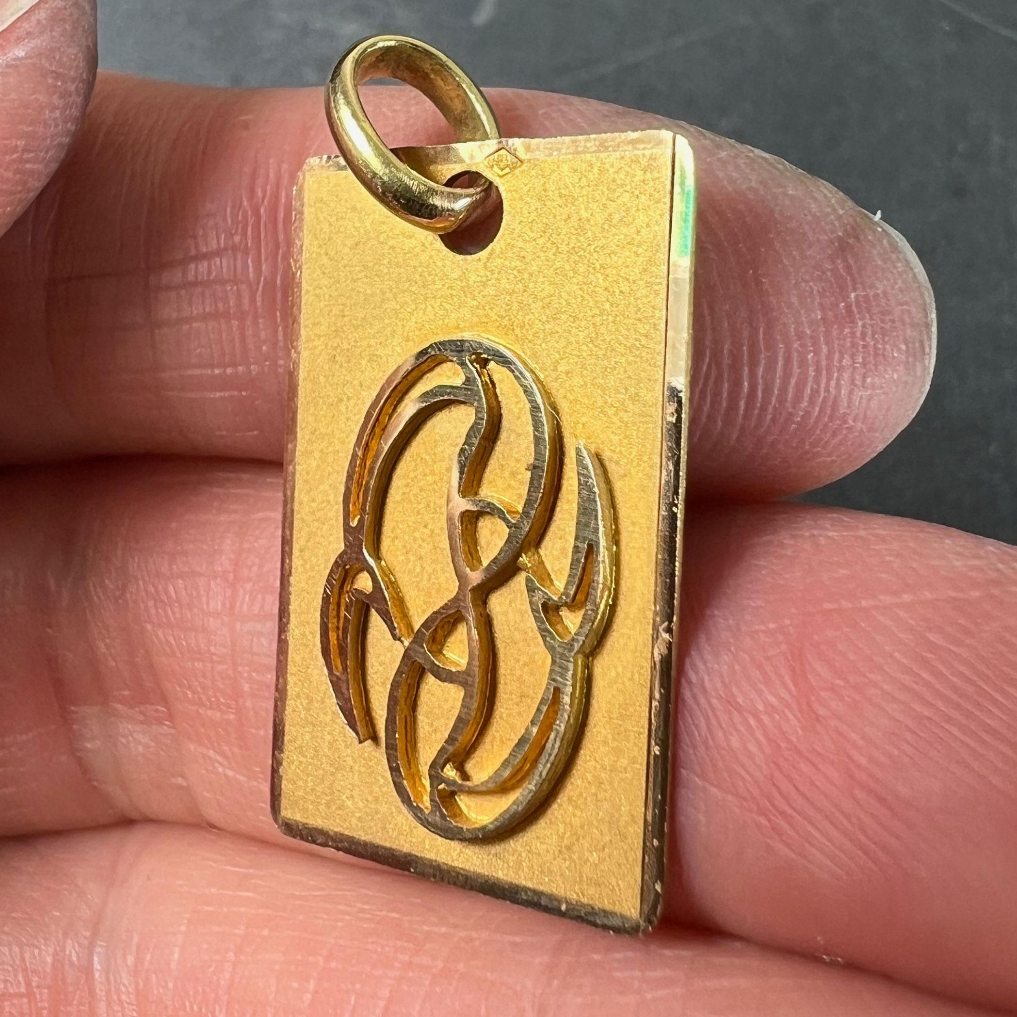 French Pisces Starsign Zodiac 18K Yellow Gold Charm Medal Pendant For Sale 2
