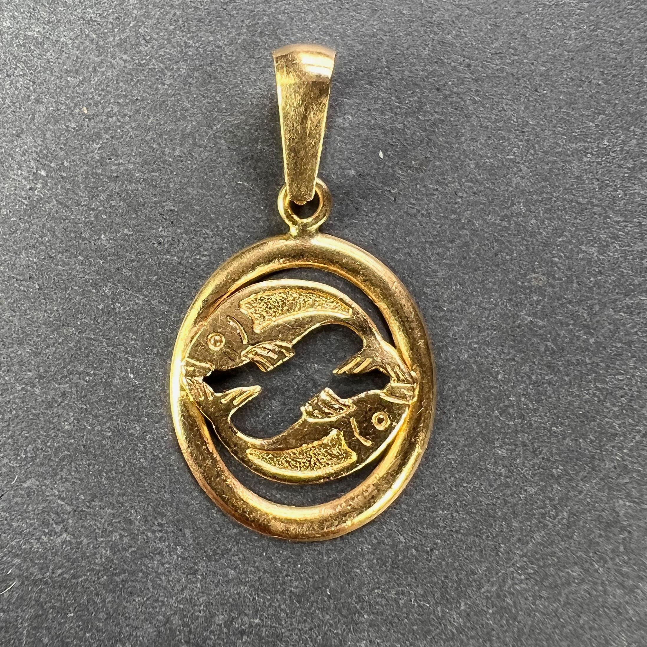 An 18 karat (18K) yellow gold charm pendant designed as the Zodiac sign of Pisces, depicting a pair of fish. Stamped with the eagle mark for 18 karat gold and French manufacture with an unknown makers mark.
 
Dimensions: 1.8 x 1.4 x 0.08 cm (not