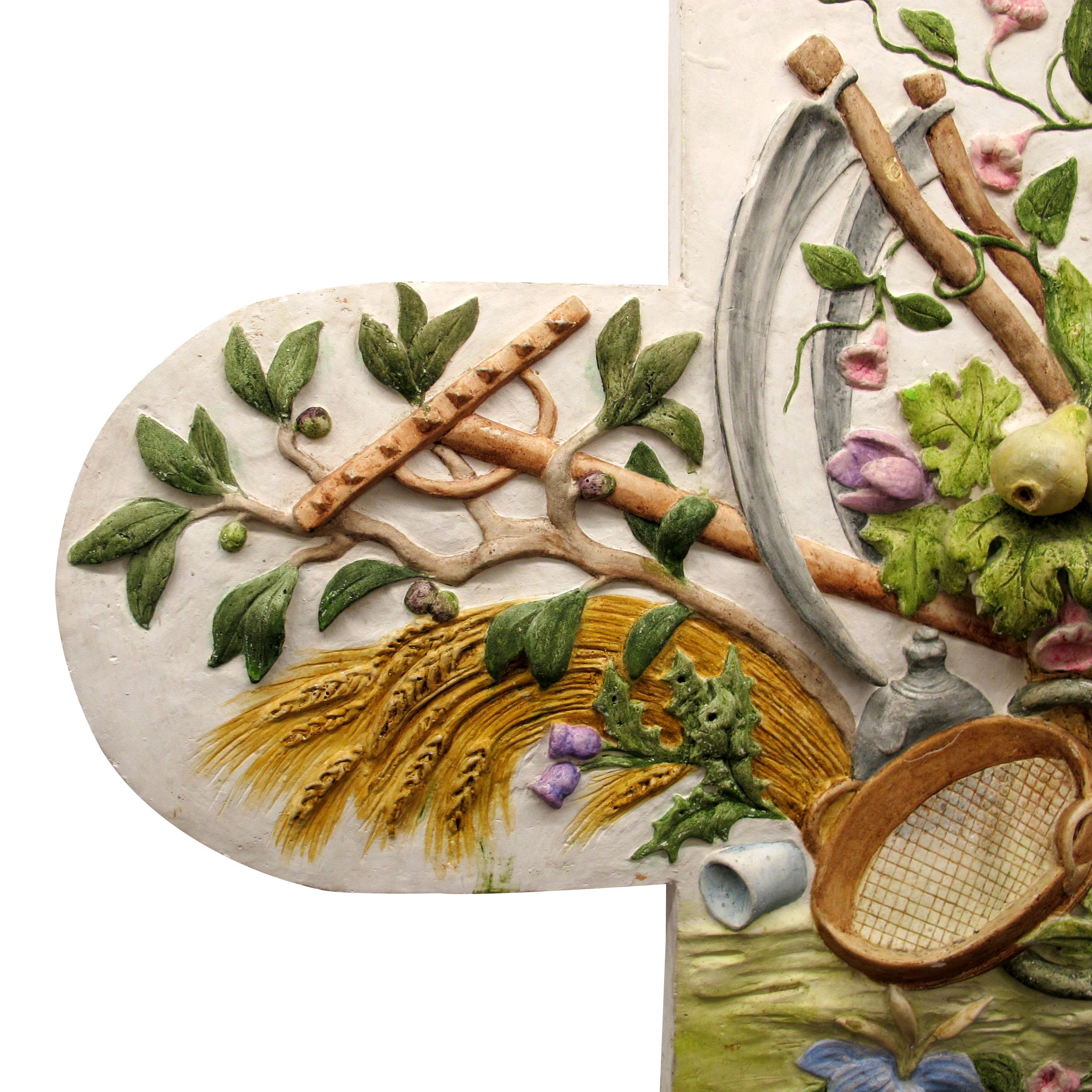 Mid-Century Modern Fronton en plâtre français, motif de moisson peint à la main, années 1960 en vente