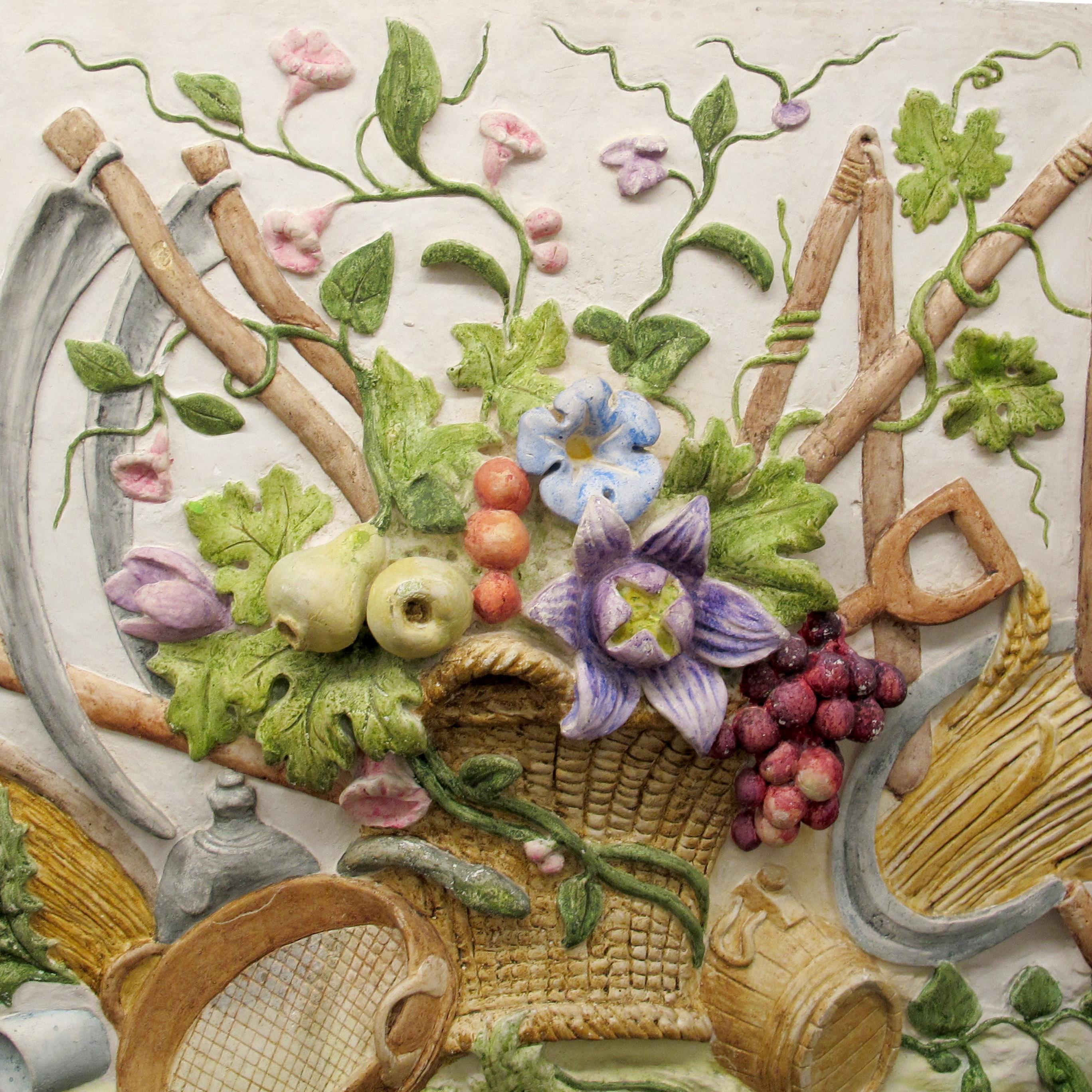 Fronton en plâtre français, motif de moisson peint à la main, années 1960 Bon état - En vente à London, GB