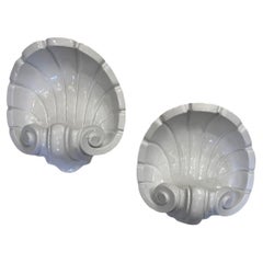 Französische Gipsmuschel-Wandleuchter