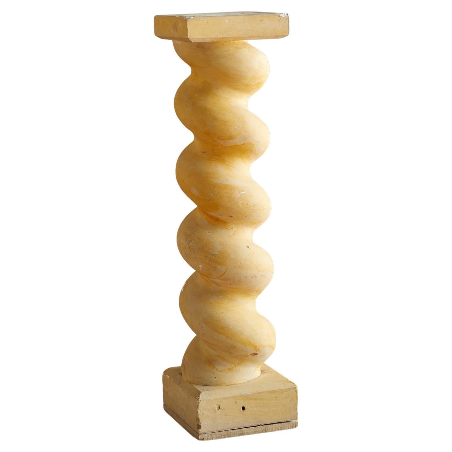 Colonne ou piédestal en spirale en plâtre français sur base en bois en vente