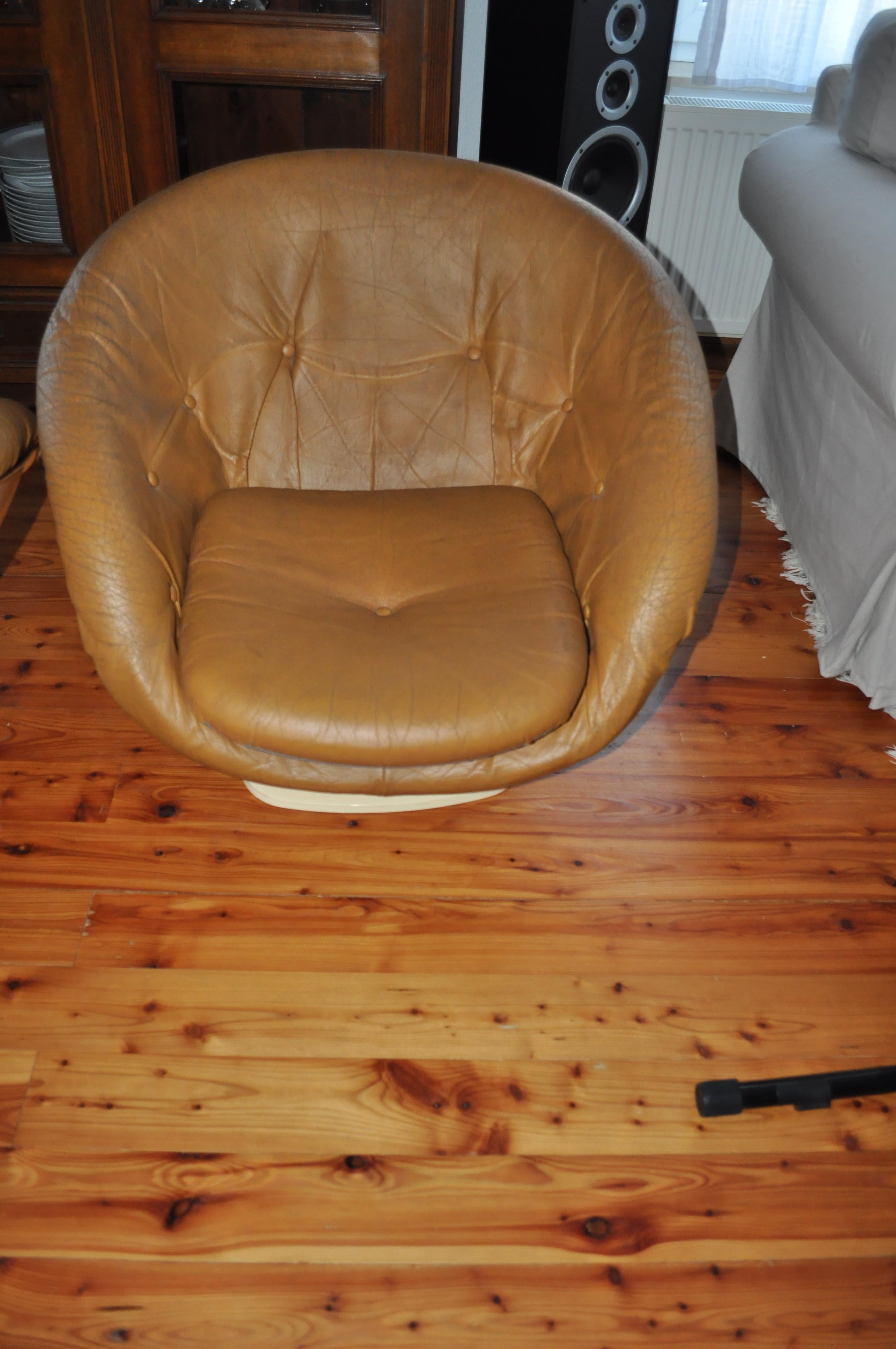 Mid-Century Modern French Plastic Club Chair by Rafael, 1970s For Sale