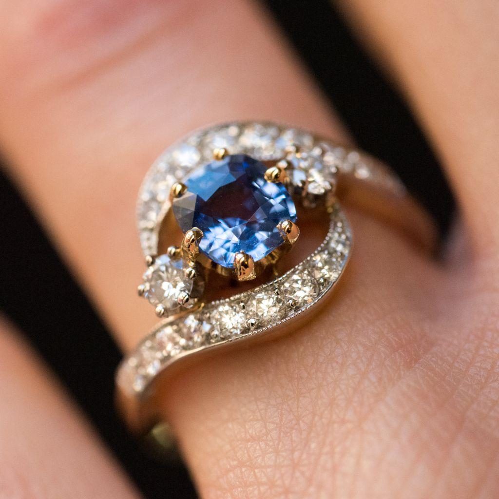 French Platinum Gold Cushion Cut Sapphire Diamonds Swirl Ring In New Condition In Poitiers, FR