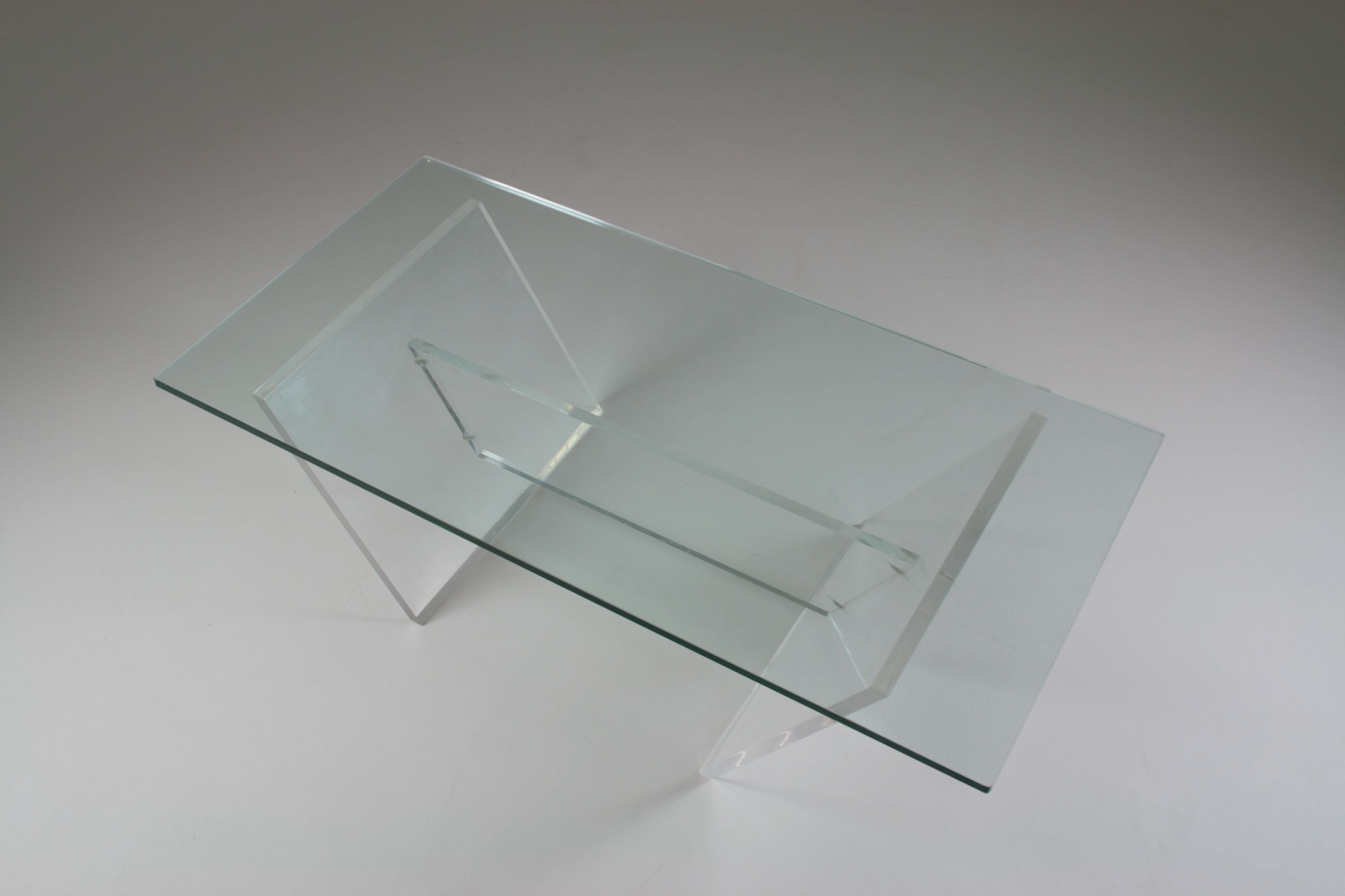 French Plexiglass and Glass Coffee Table, 1980s In Good Condition For Sale In GRENOBLE, FR