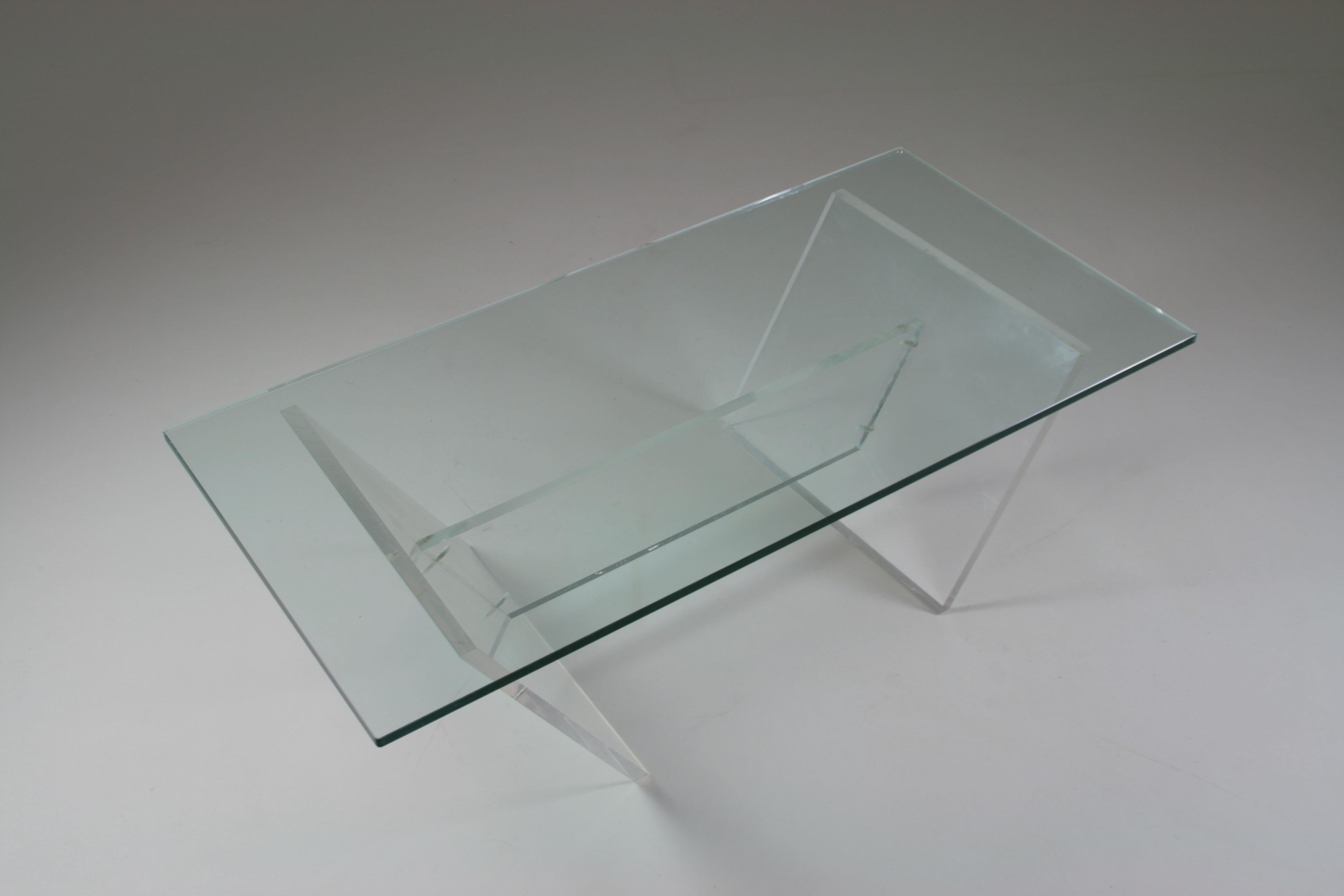 French Plexiglass and Glass Coffee Table, 1980s For Sale 2