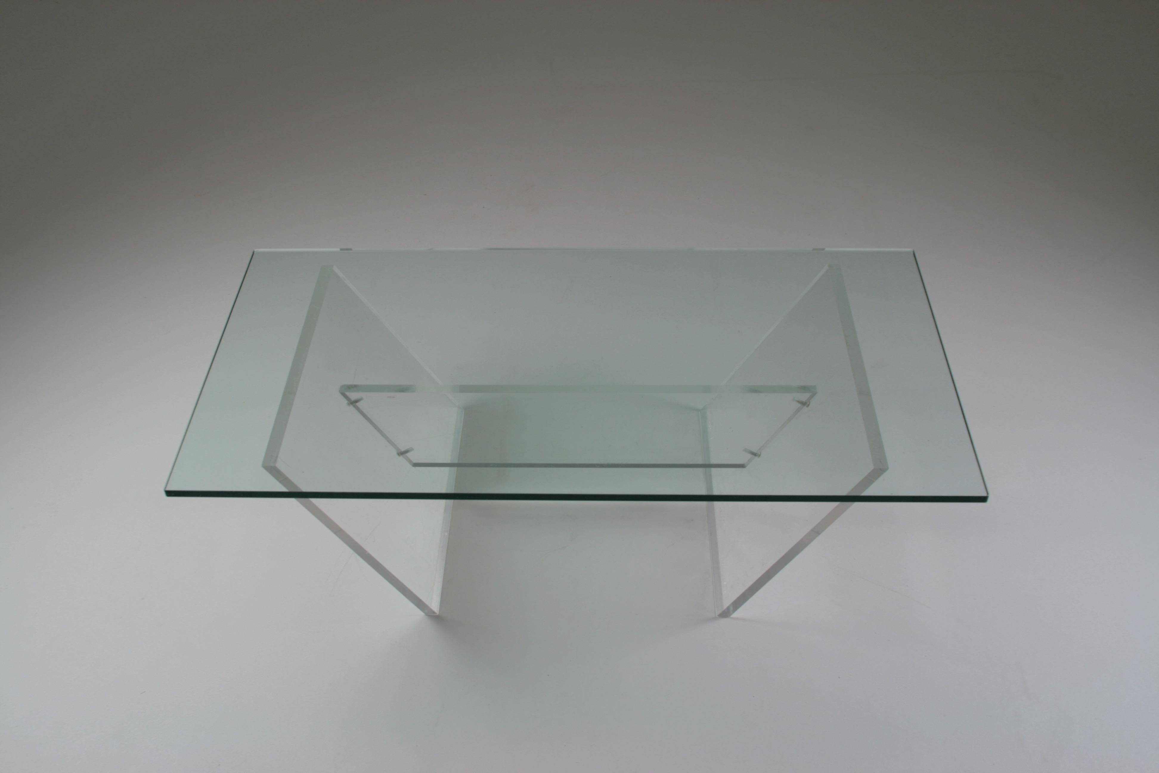 French Plexiglass and Glass Coffee Table, 1980s For Sale 3