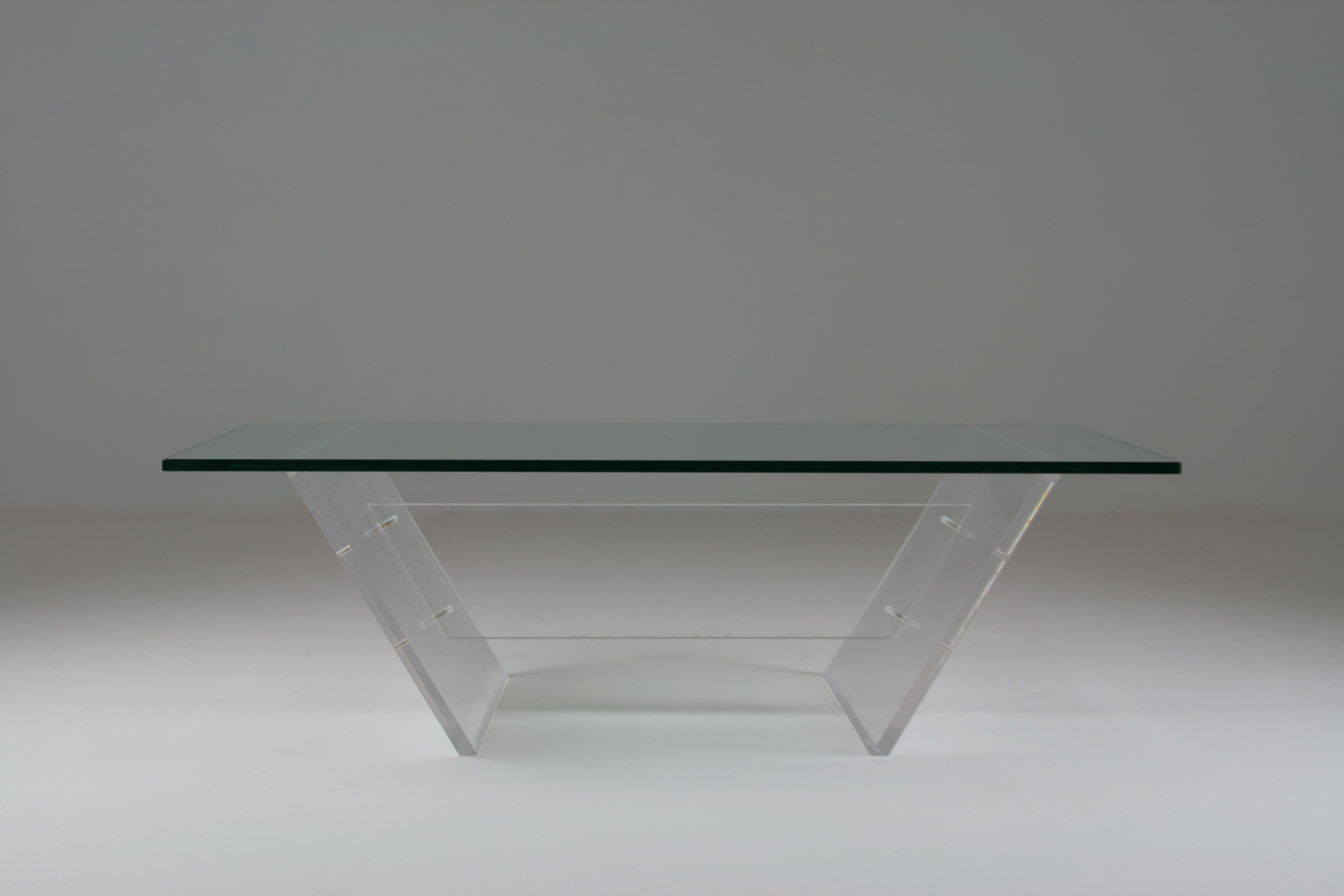 French Plexiglass and Glass Coffee Table, 1980s For Sale 4