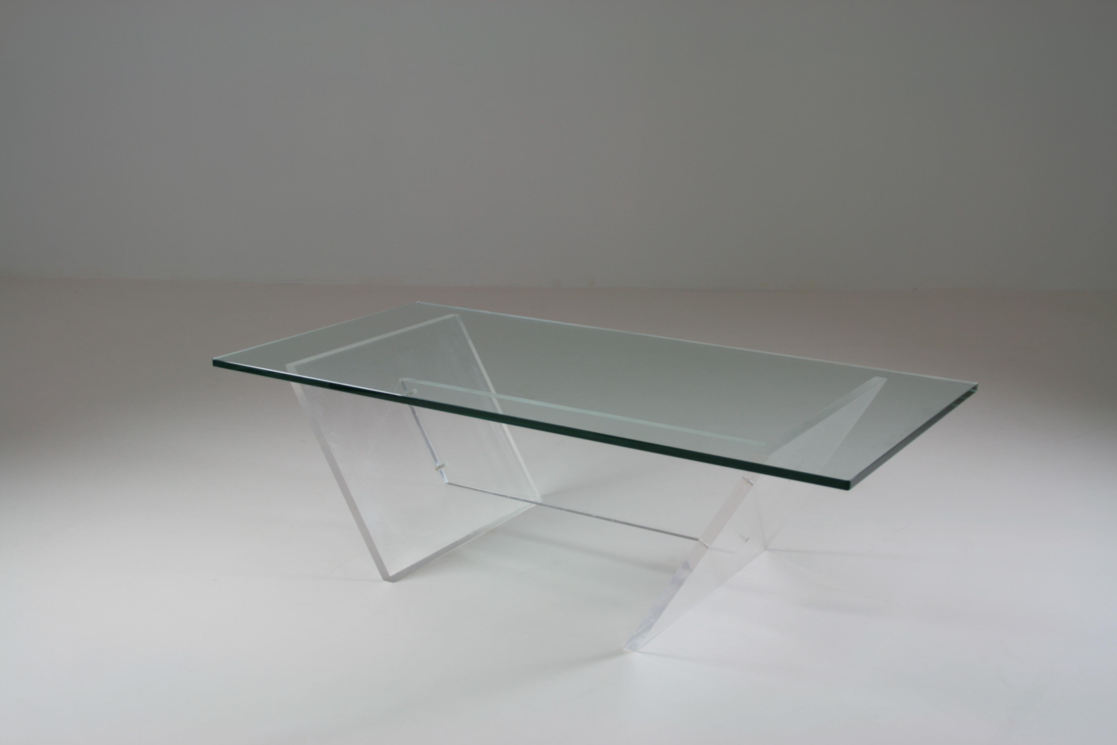 Table basse française en plexiglas et verre, années 1980 en vente 2