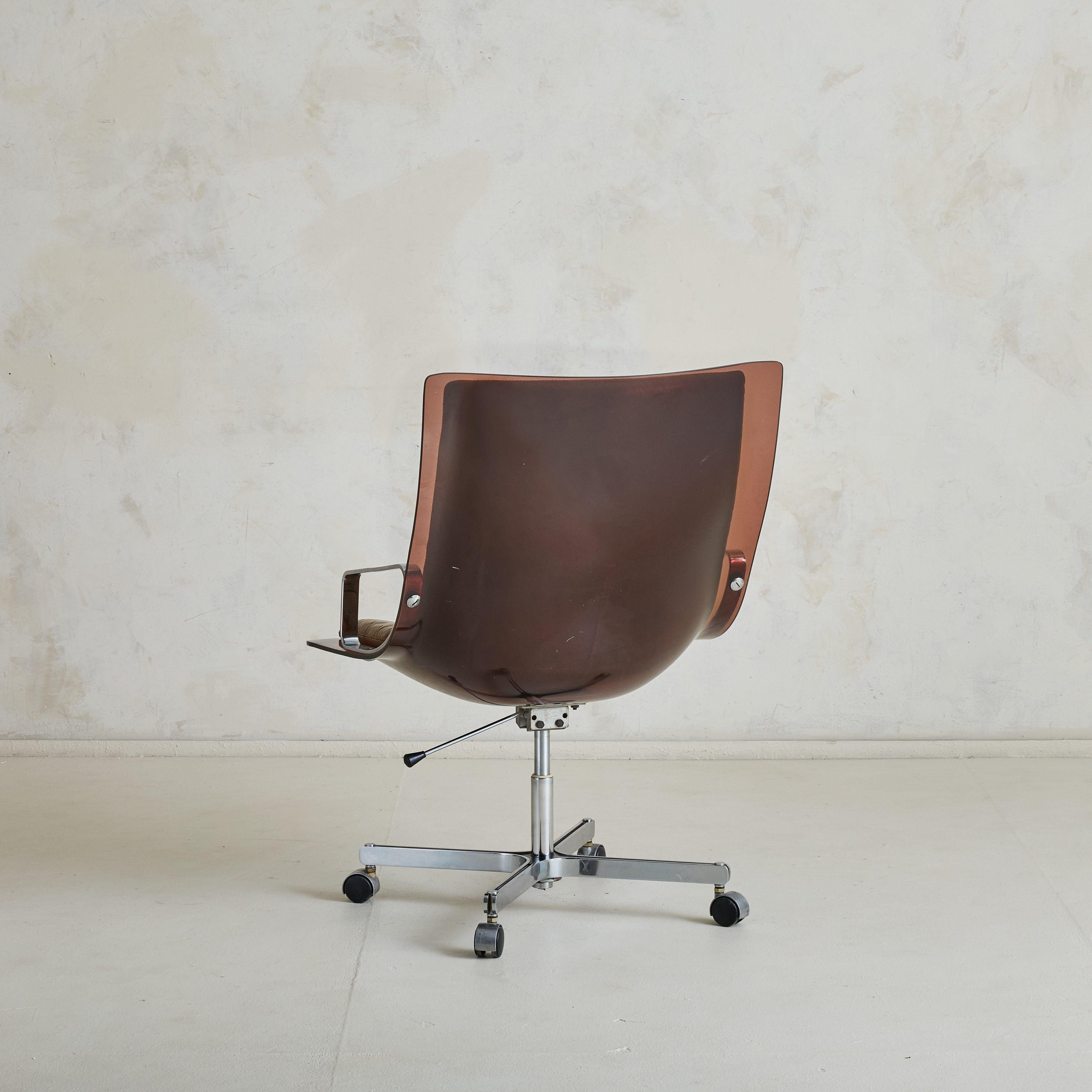 French Plexiglass Desk Chair with Leather Cushion Attributed Apelbaum, 1960s In Good Condition For Sale In Chicago, IL