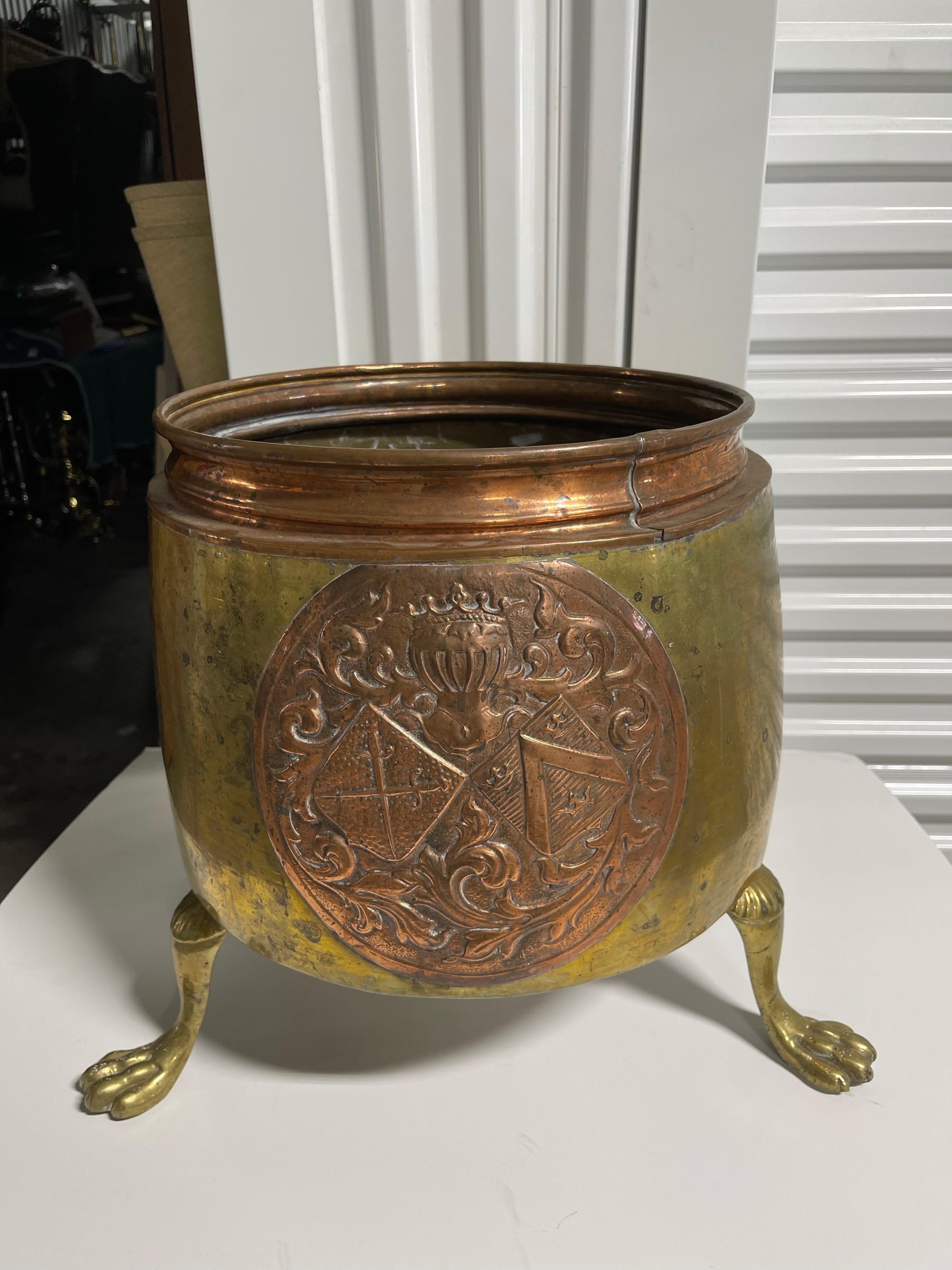 French Polished Brass and Copper Jardiniere or Planter, 19th Century In Good Condition For Sale In Savannah, GA