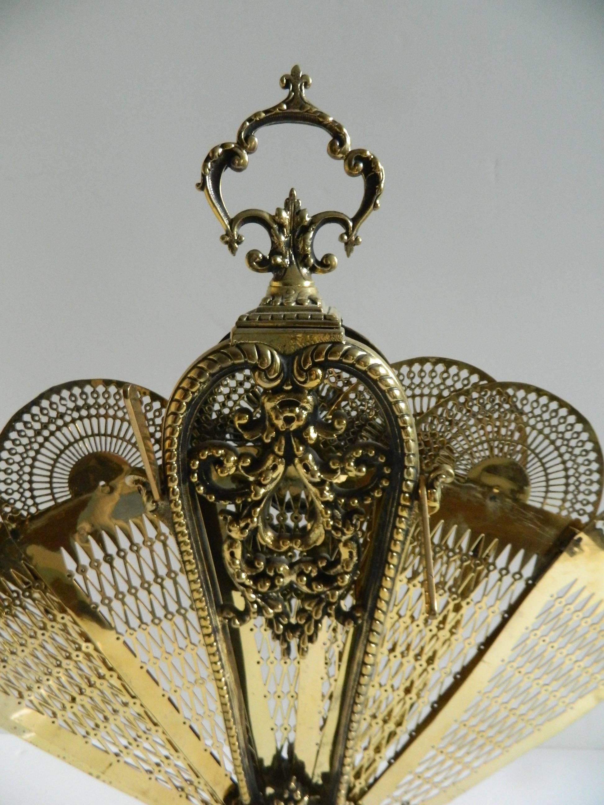 French Polished Brass Fan Fire Screen, 19th Century In Good Condition In Savannah, GA