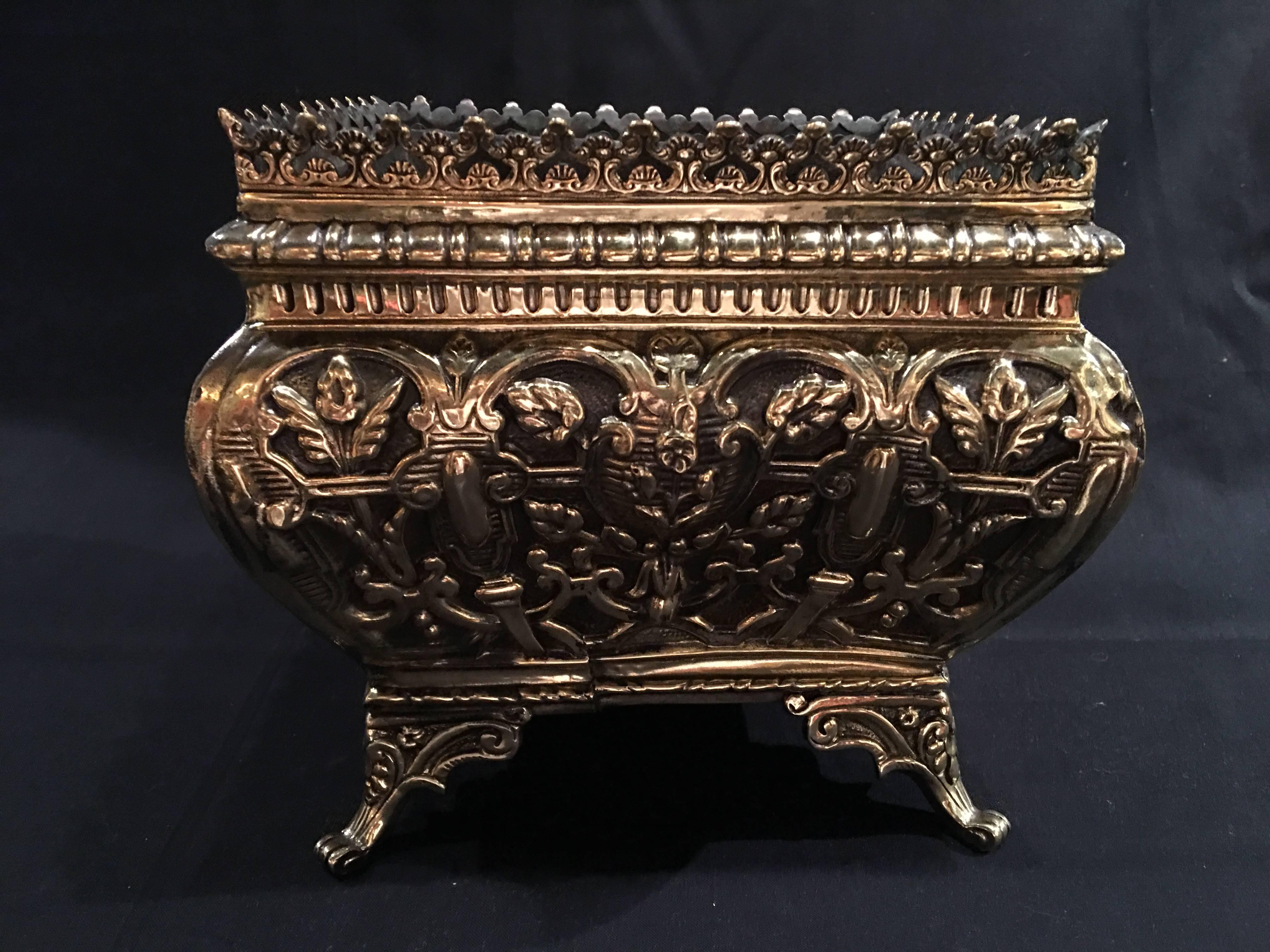 French polished brass jardinière or container on feet, 19th century.