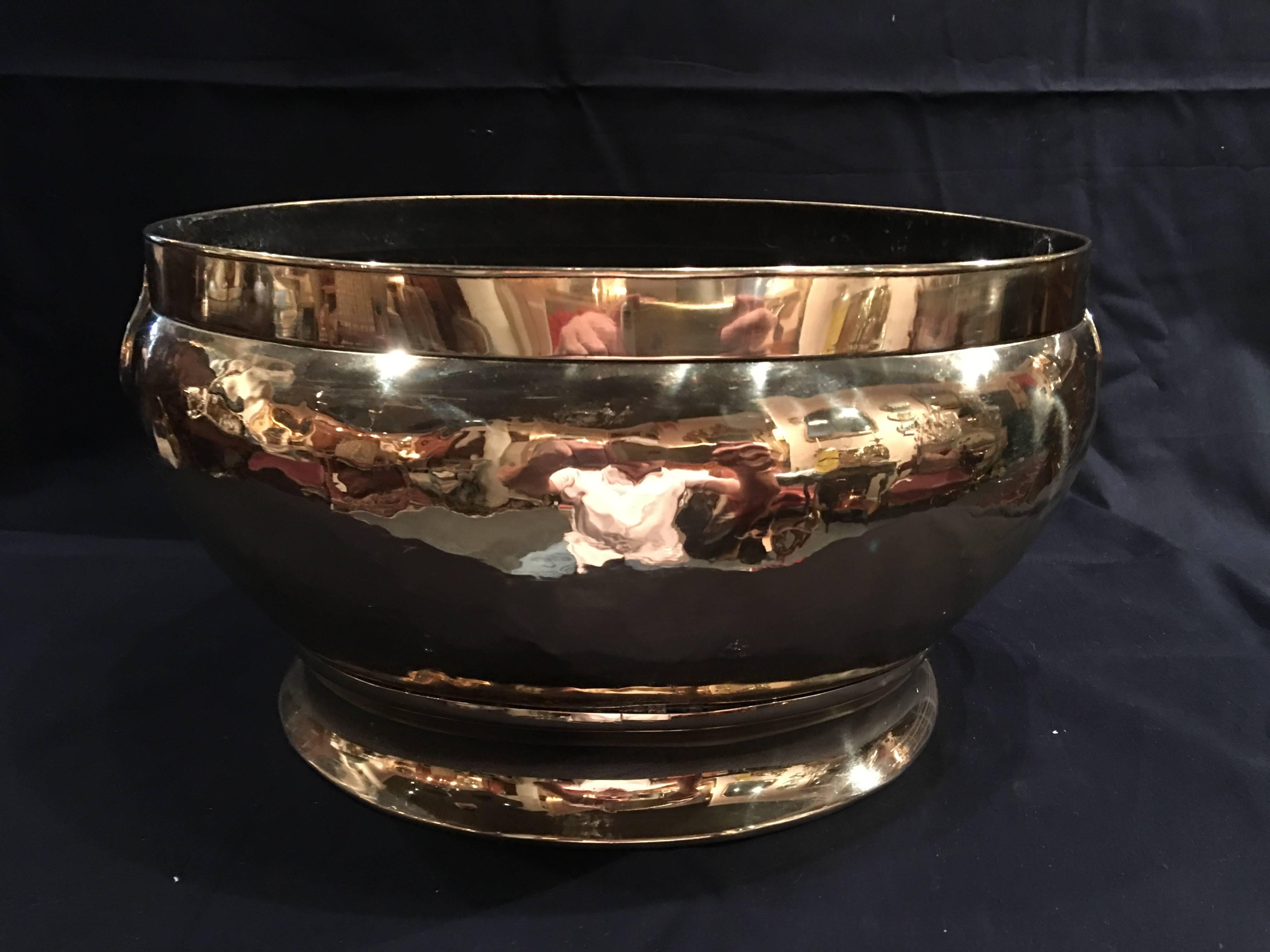 French polished brass jardinière or planter, 19th century.