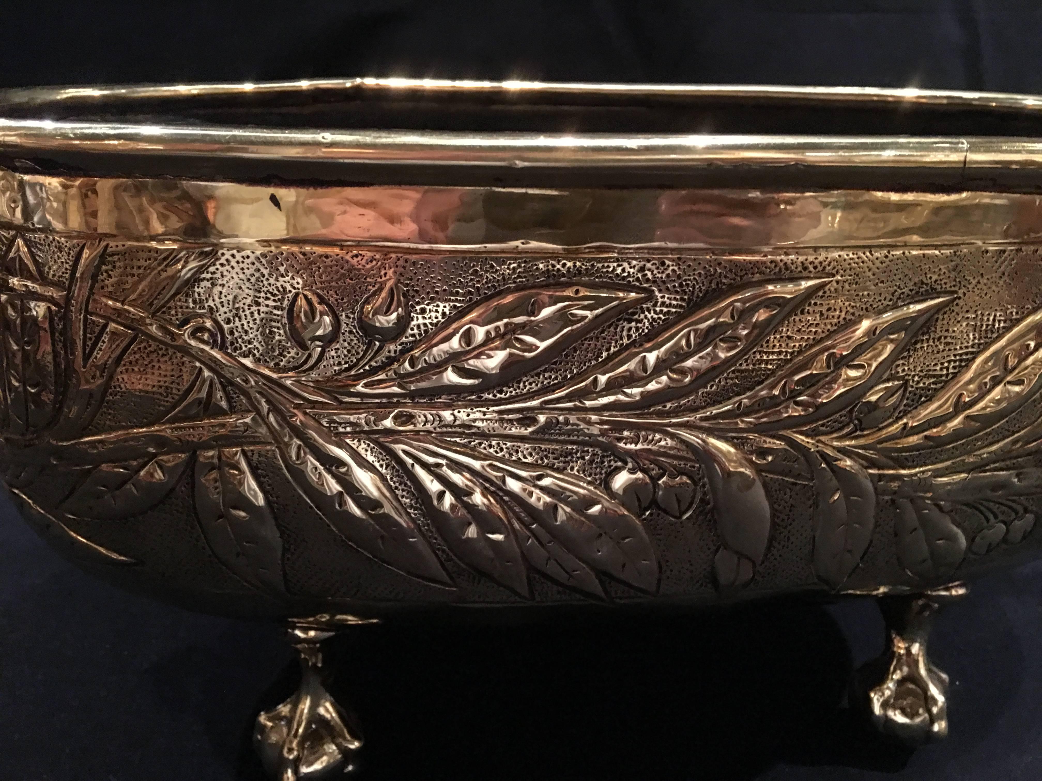 French Polished Brass Oval Jardinière or Planter, 19th Century For Sale 1