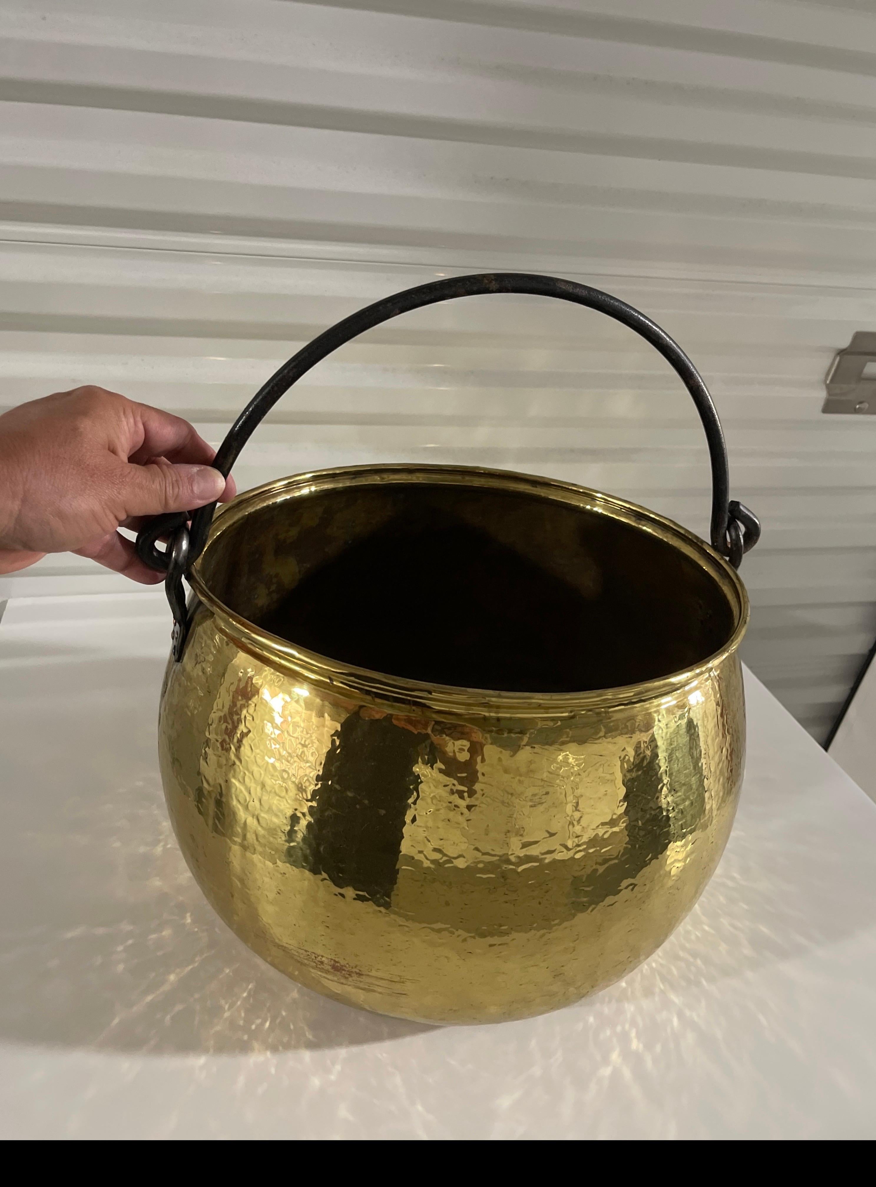 Giardiniera o fioriera rotonda in ottone lucido francese con manico, XIX secolo in vendita 1