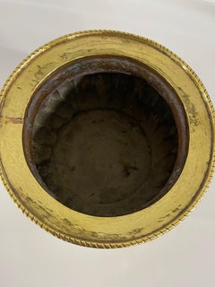 Jardiniere ou pot de fleurs de forme ronde en laiton poli avec poignées, XIXe siècle