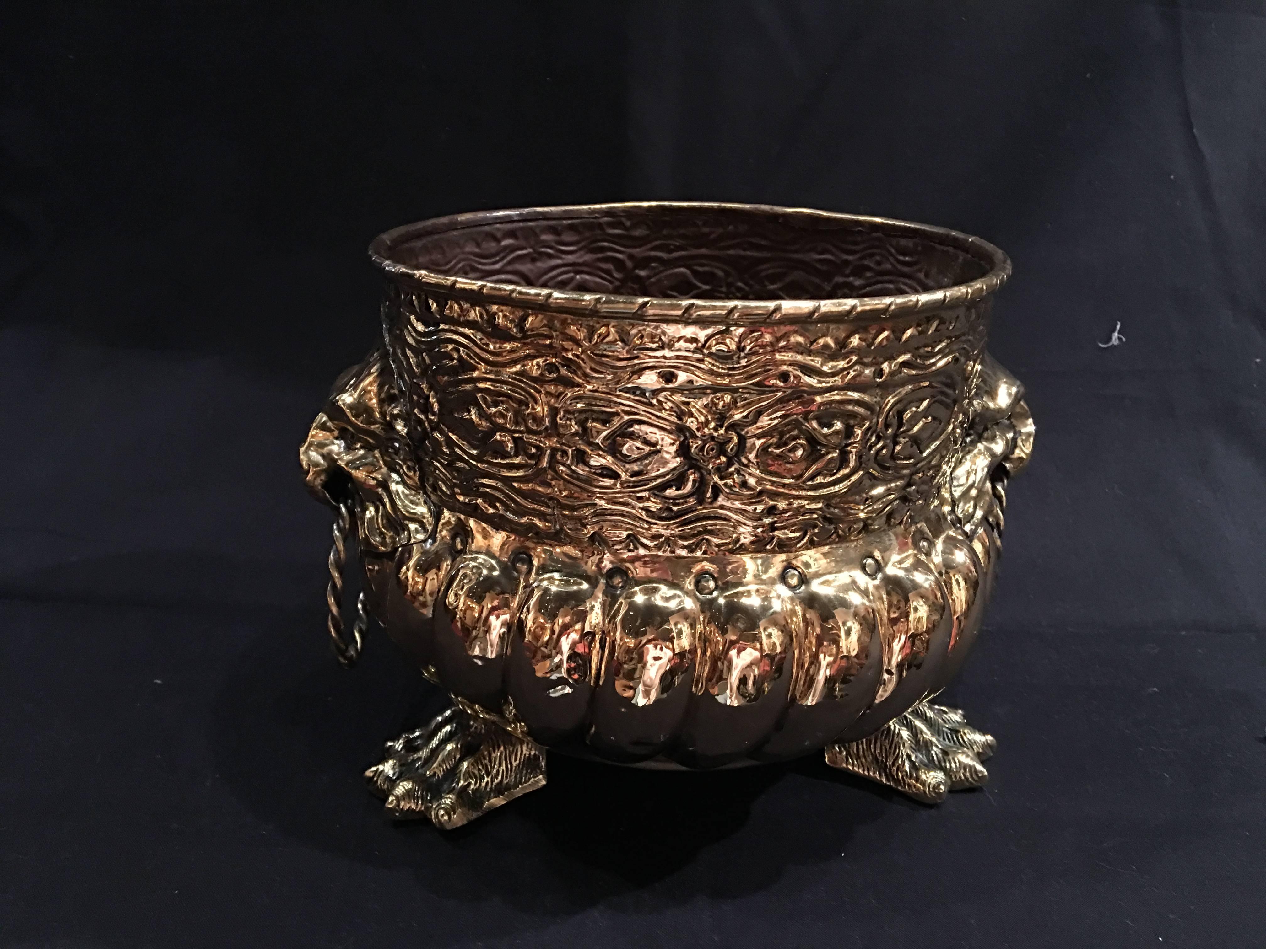 French polished brass round jardinière or planter, 19th century.
