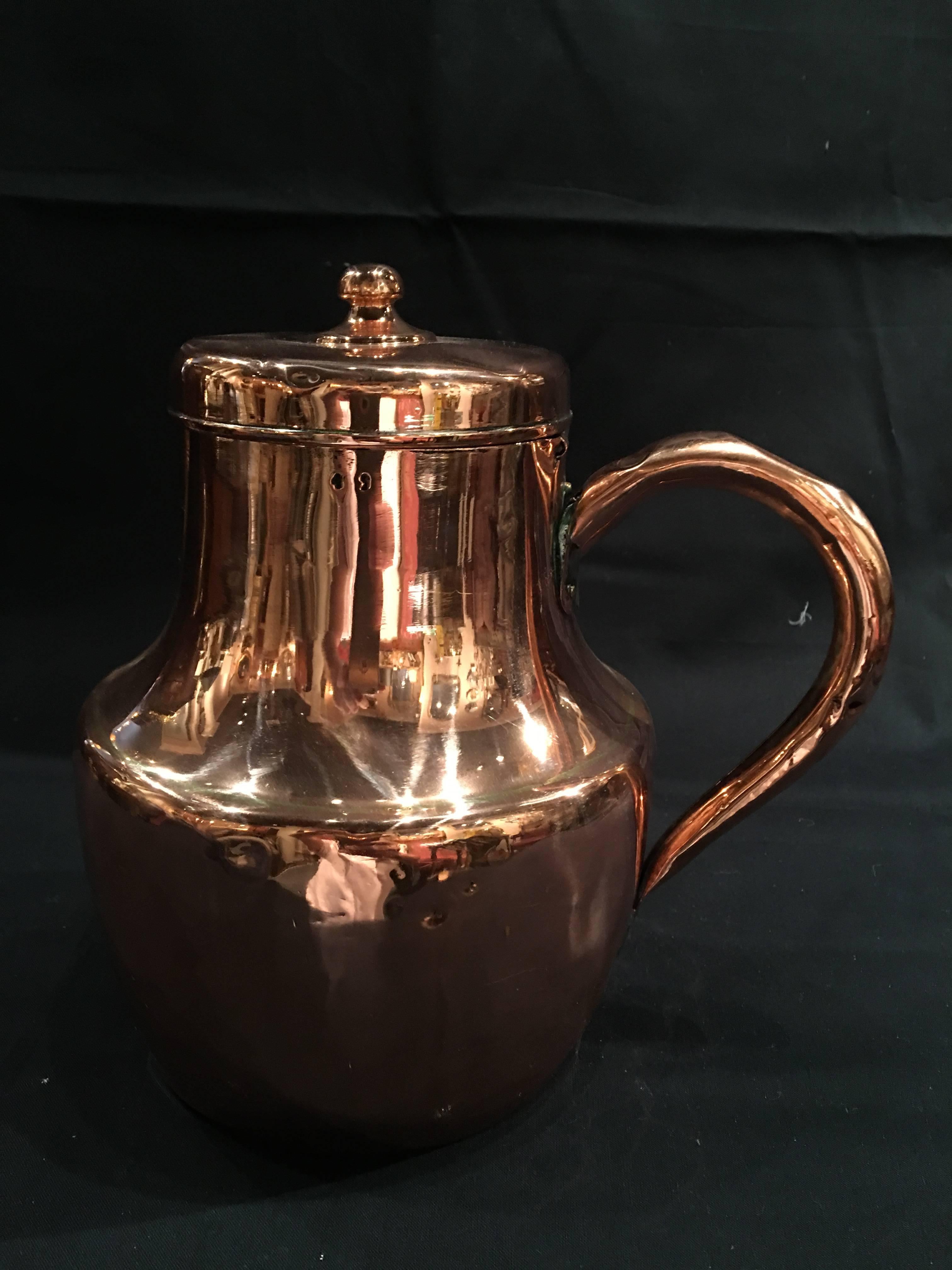 French polished copper pitcher or jug with handle, 19th century.