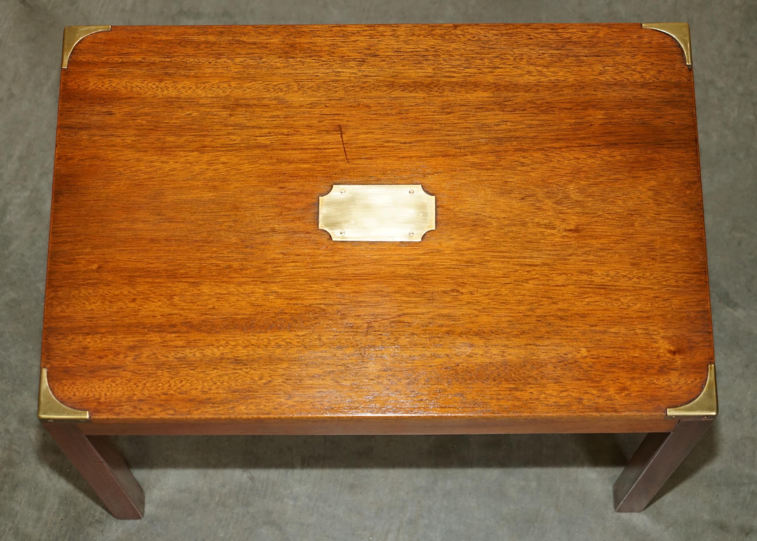 FRANZÖSISCH POLIERTES HARTHOLZ KENNEDY HARRODS LONDON MiLITARY CAMPAIGN COFFEE TABLE (Englisch) im Angebot