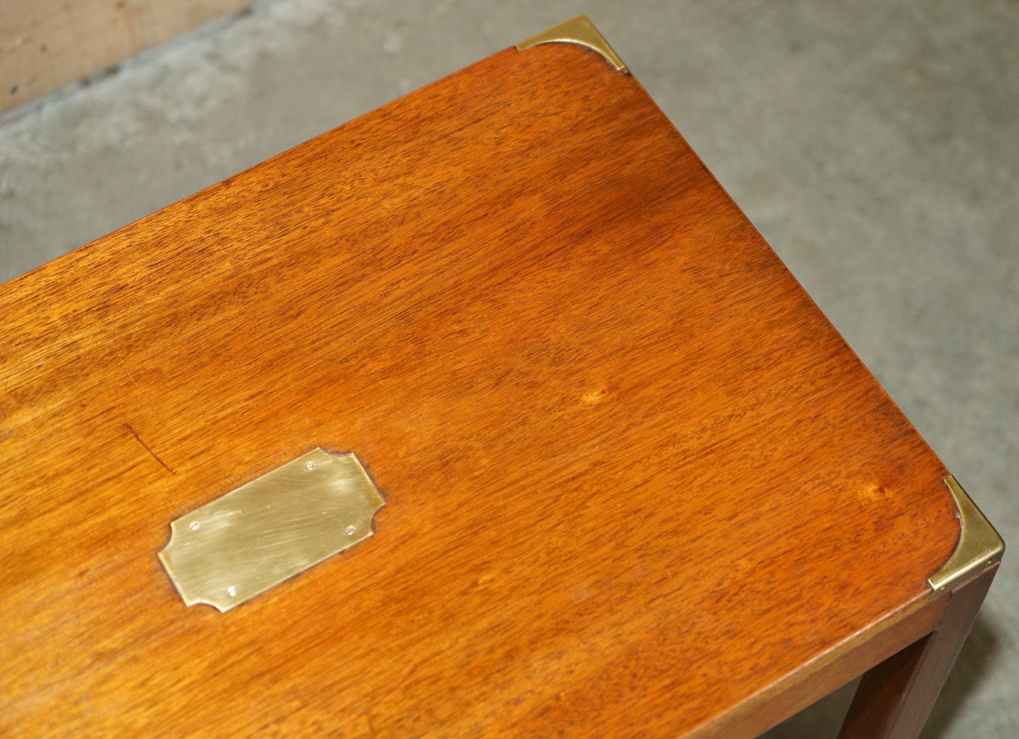 FRANZÖSISCH POLIERTES HARTHOLZ KENNEDY HARRODS LONDON MiLITARY CAMPAIGN COFFEE TABLE (20. Jahrhundert) im Angebot