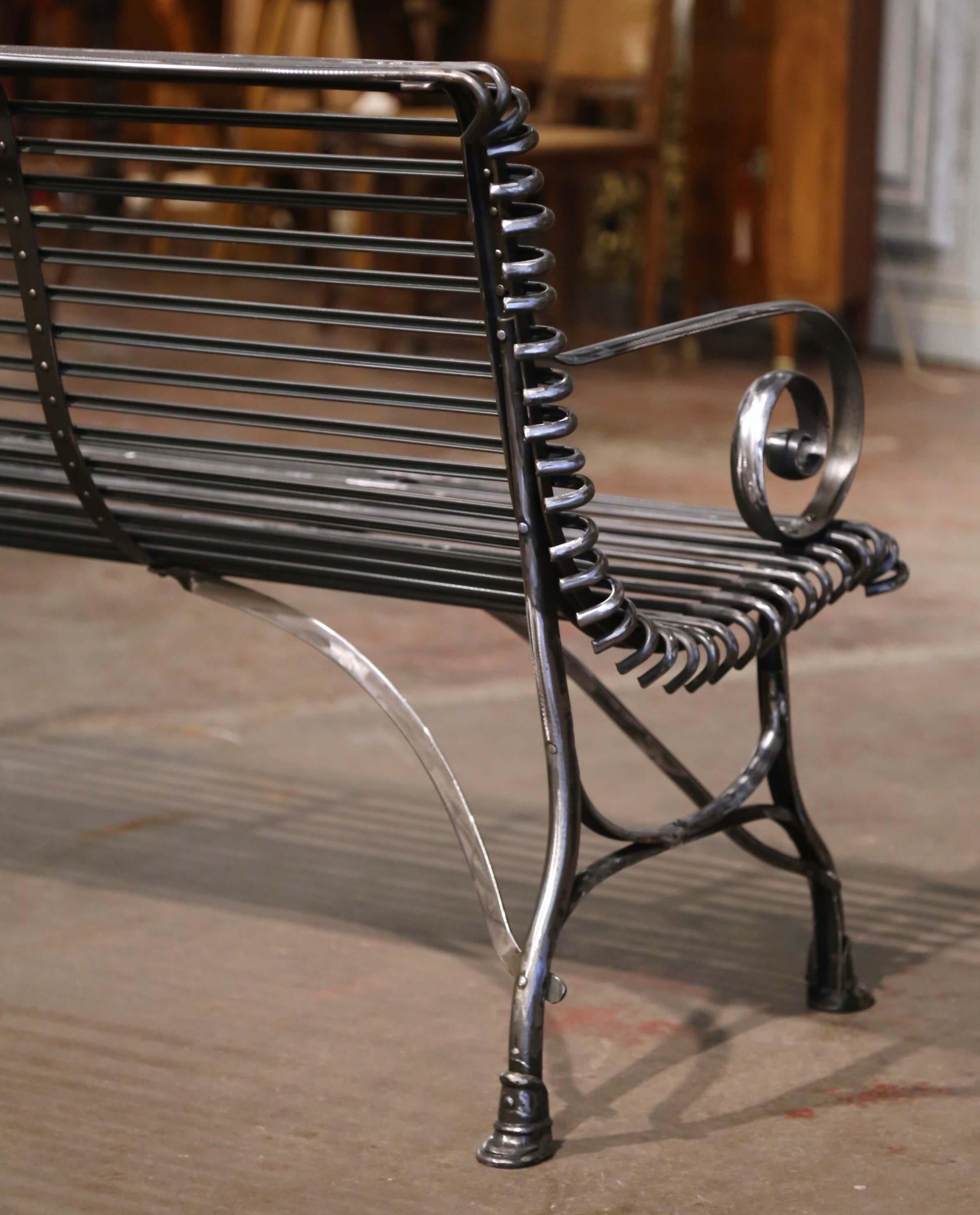 Banc à trois places en fer poli français avec bras à volutes signé Sauveur Arras 2