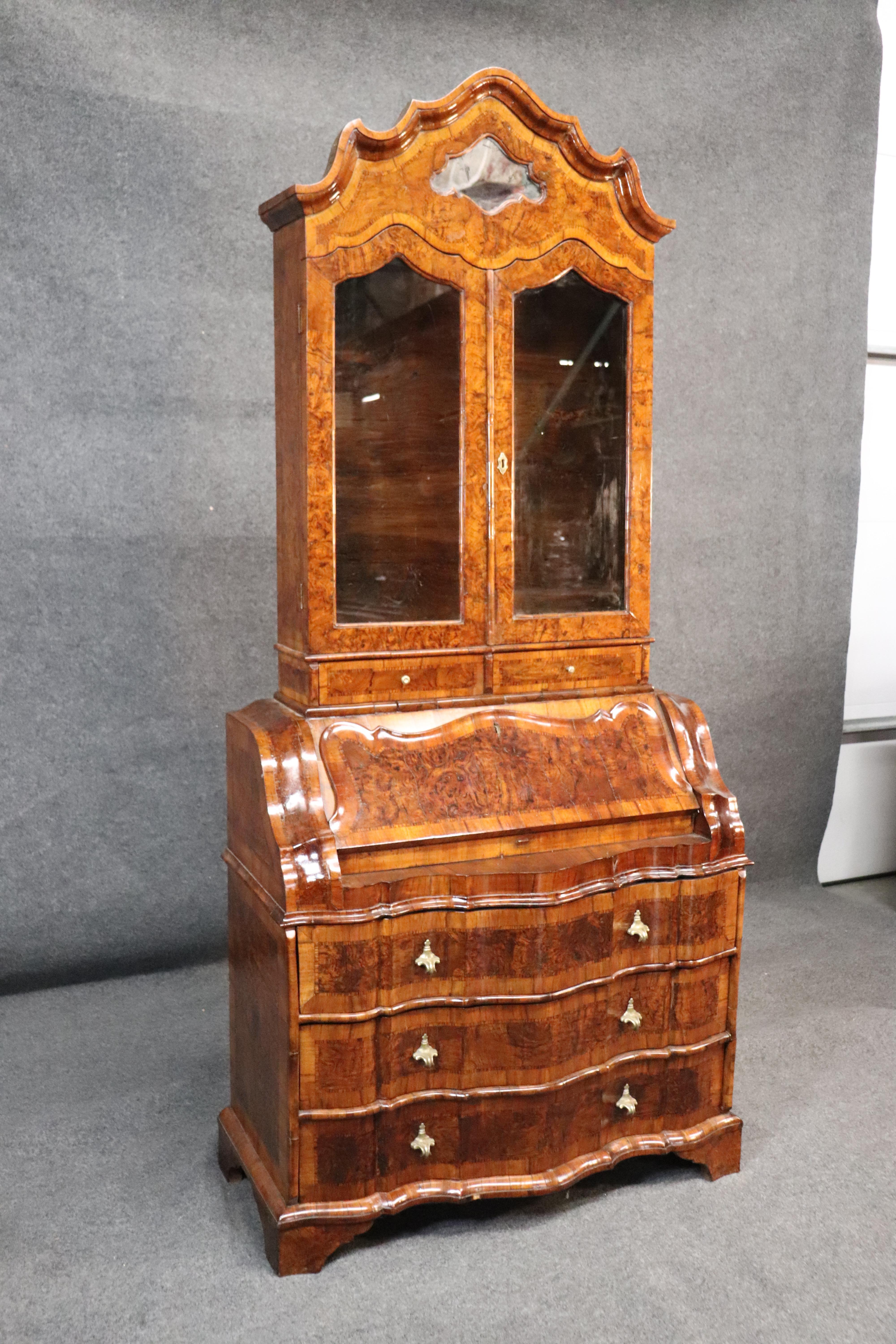 French-Polished Italian Rococo Walnut Secretary Desk Bookcase, circa 1840 In Good Condition In Swedesboro, NJ
