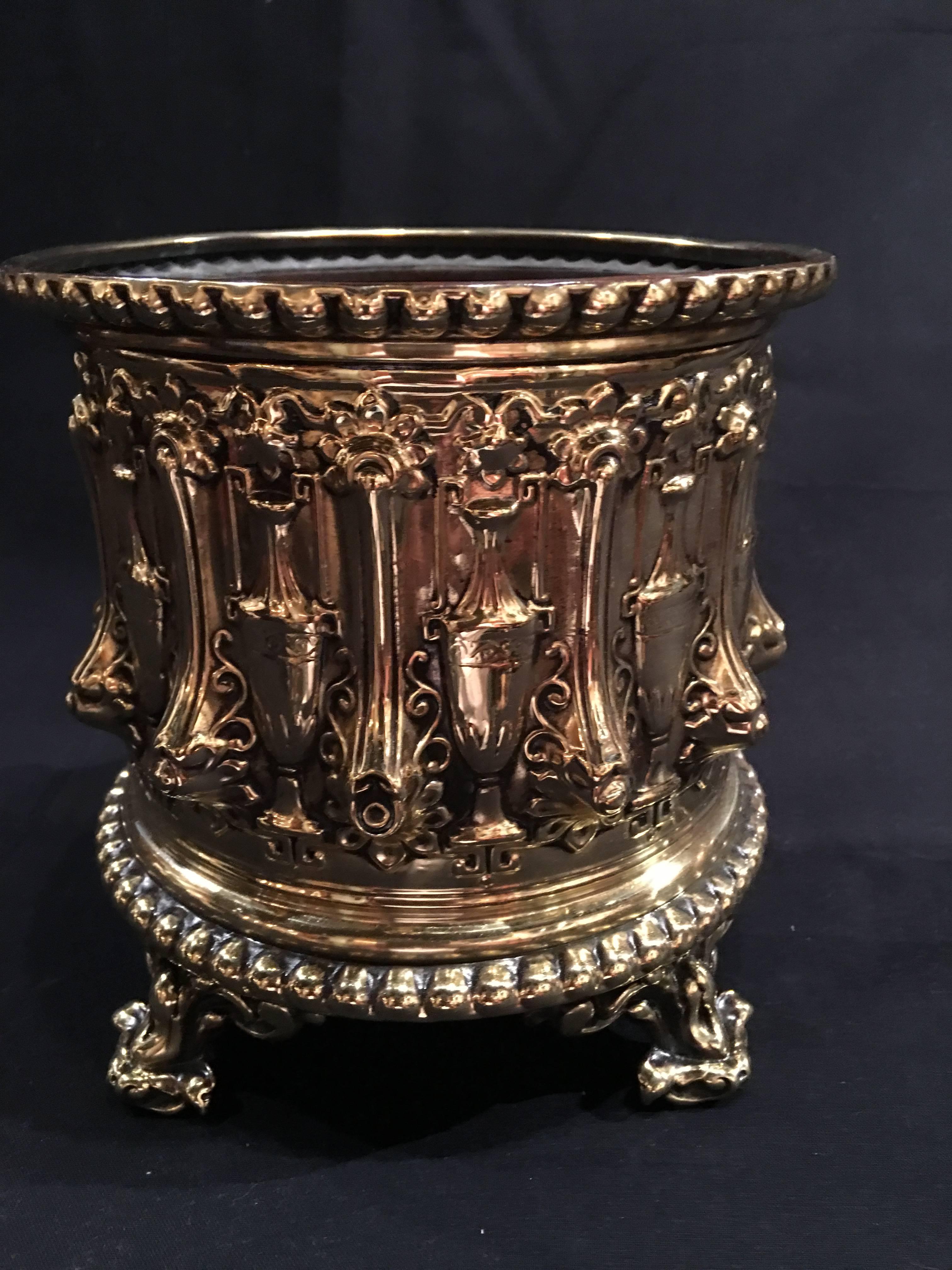 French polished round jardinière or planter, 19th century.