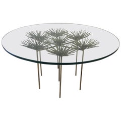 Petite table à cocktail française de style Curtis Jere en fer doré et bronze à pompons