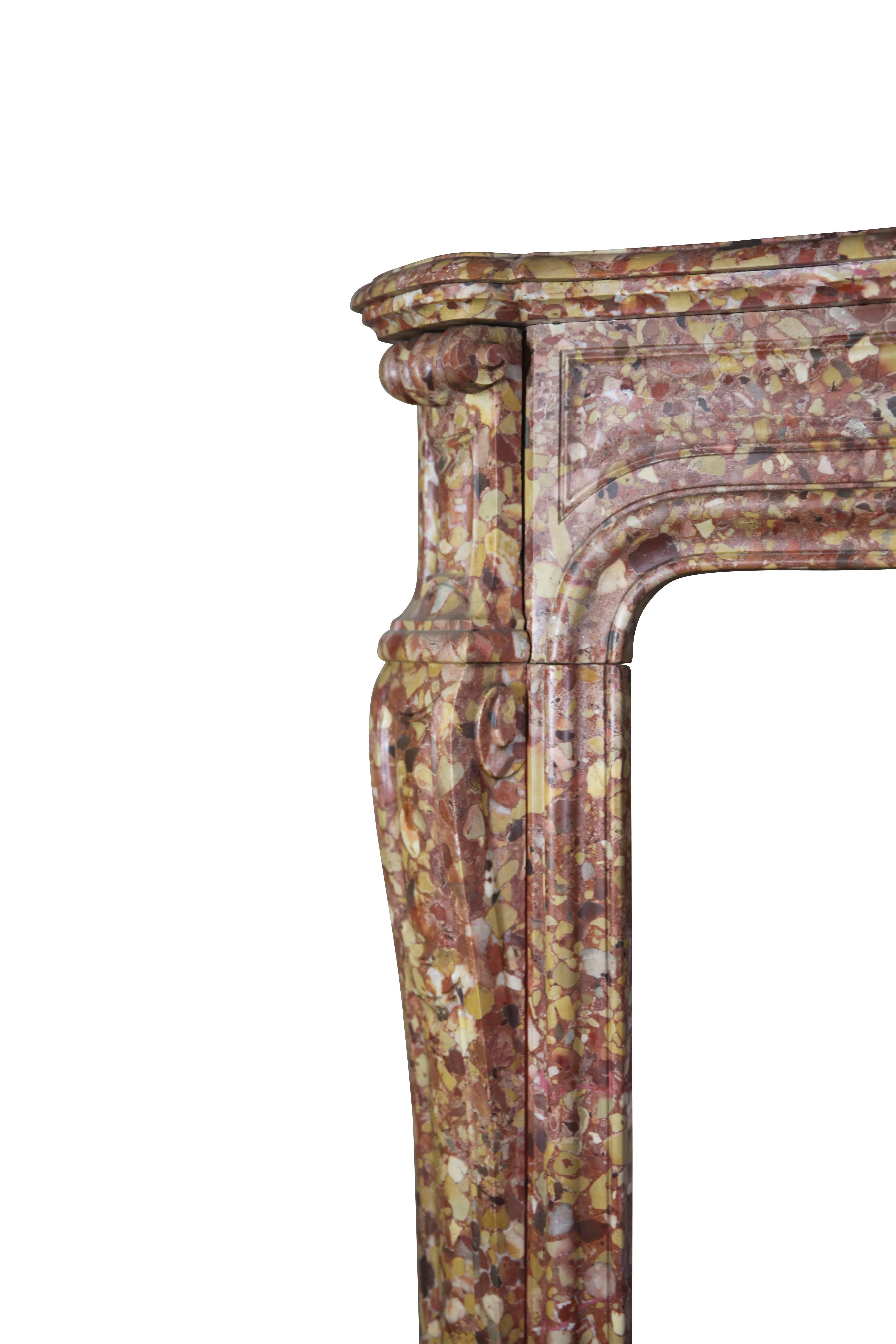 French Pompadour Antique Fireplace Surround in Breche d'aleppe Marble In Excellent Condition For Sale In Beervelde, BE