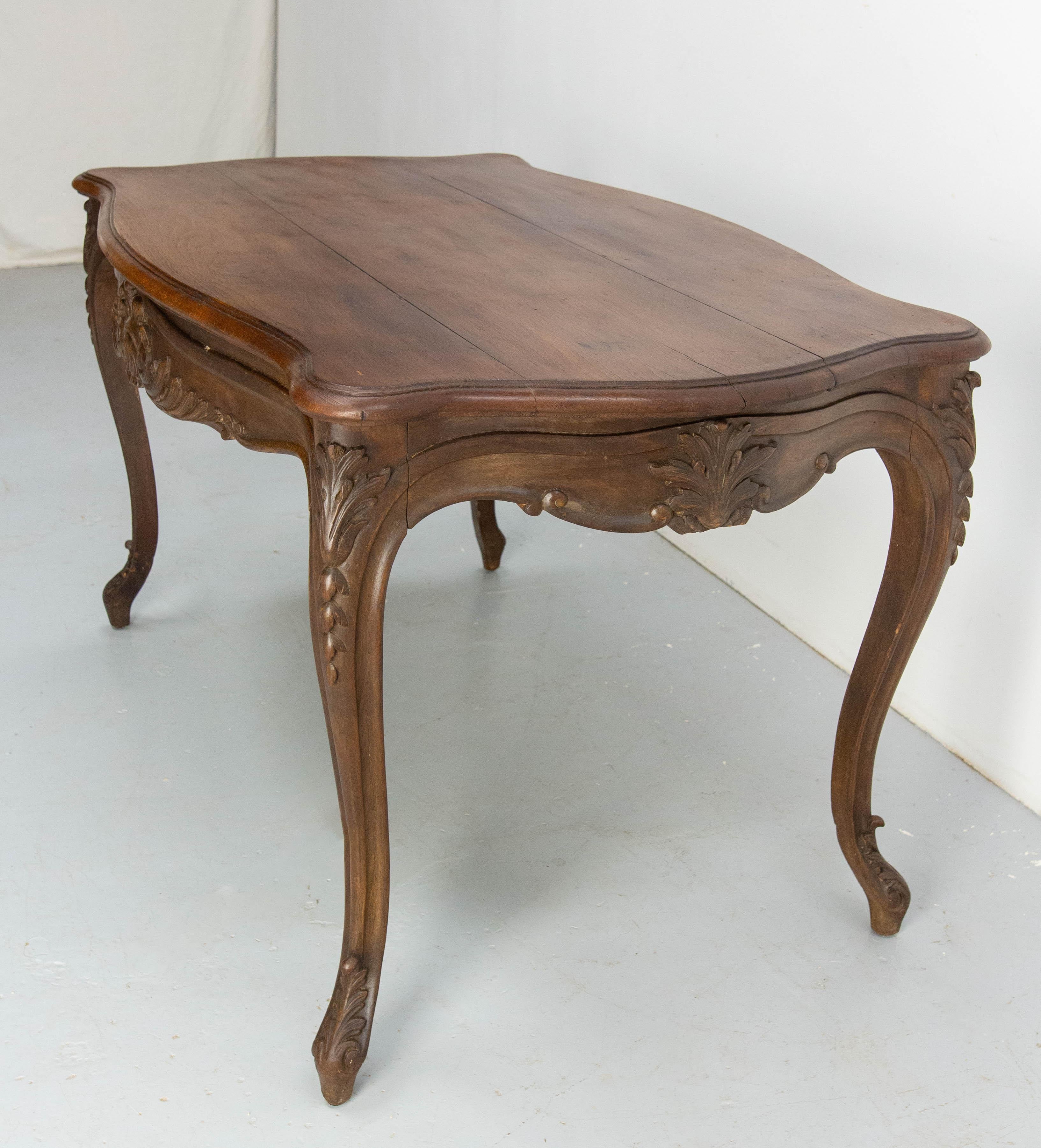 XIX secolo Tavolo da pranzo in pioppo francese in stile Luigi XV circa 1850 in vendita