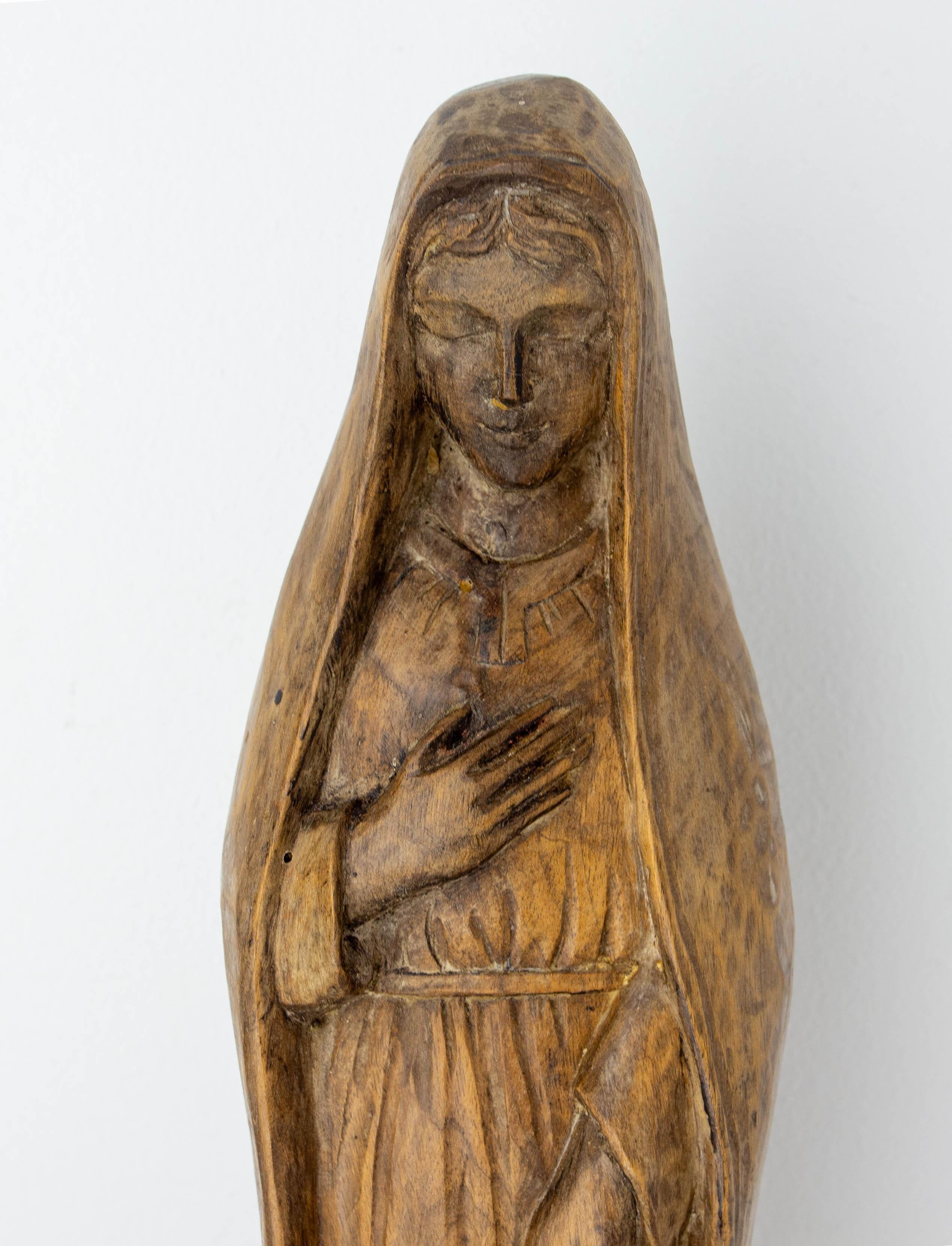 French handmade wood statue in poplar.
Our Lady of Yes refers to the acceptance of the Virgin Mary before the announcement made to her by the Archangel Gabriel. A yes, which for Catholics changed the face of the world. Today many prayers are