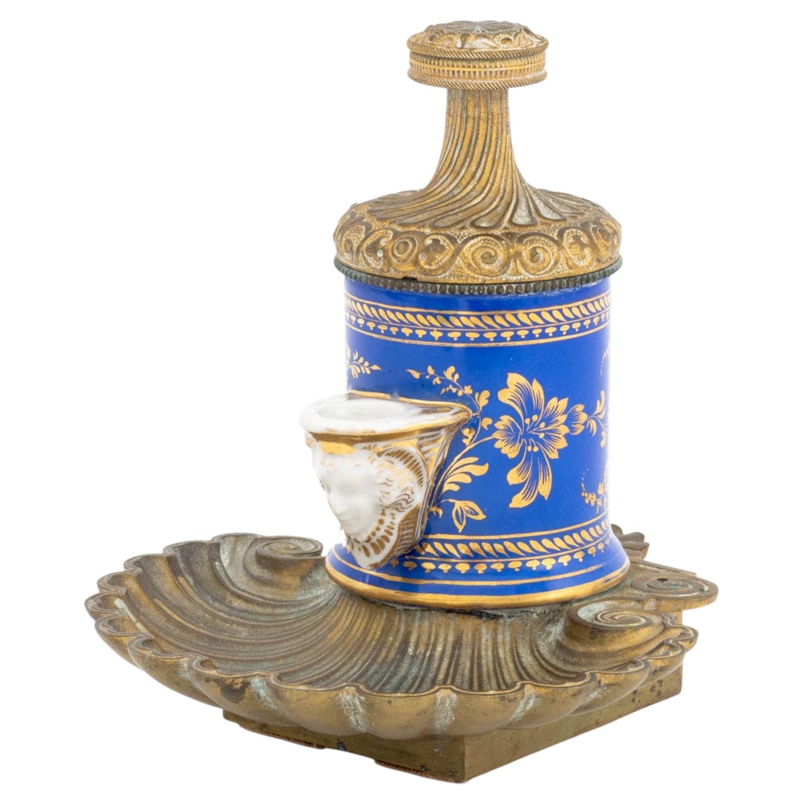 Inchiostroio a pompa in porcellana e bronzo francese, vaso in porcellana dorata con motivi floreali