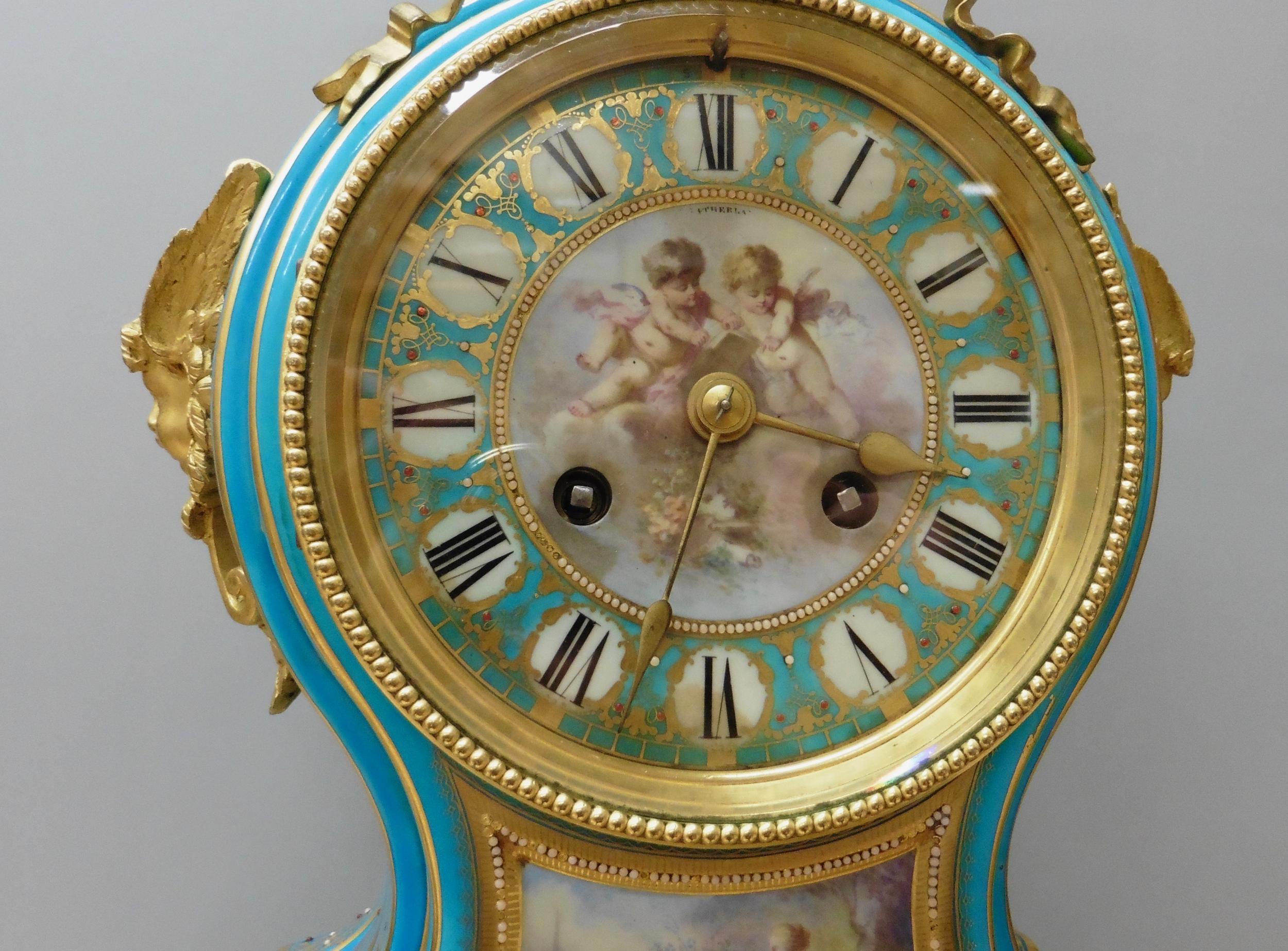 French Porcelain and Ormolu Mantel Clock In Good Condition For Sale In Norwich, GB