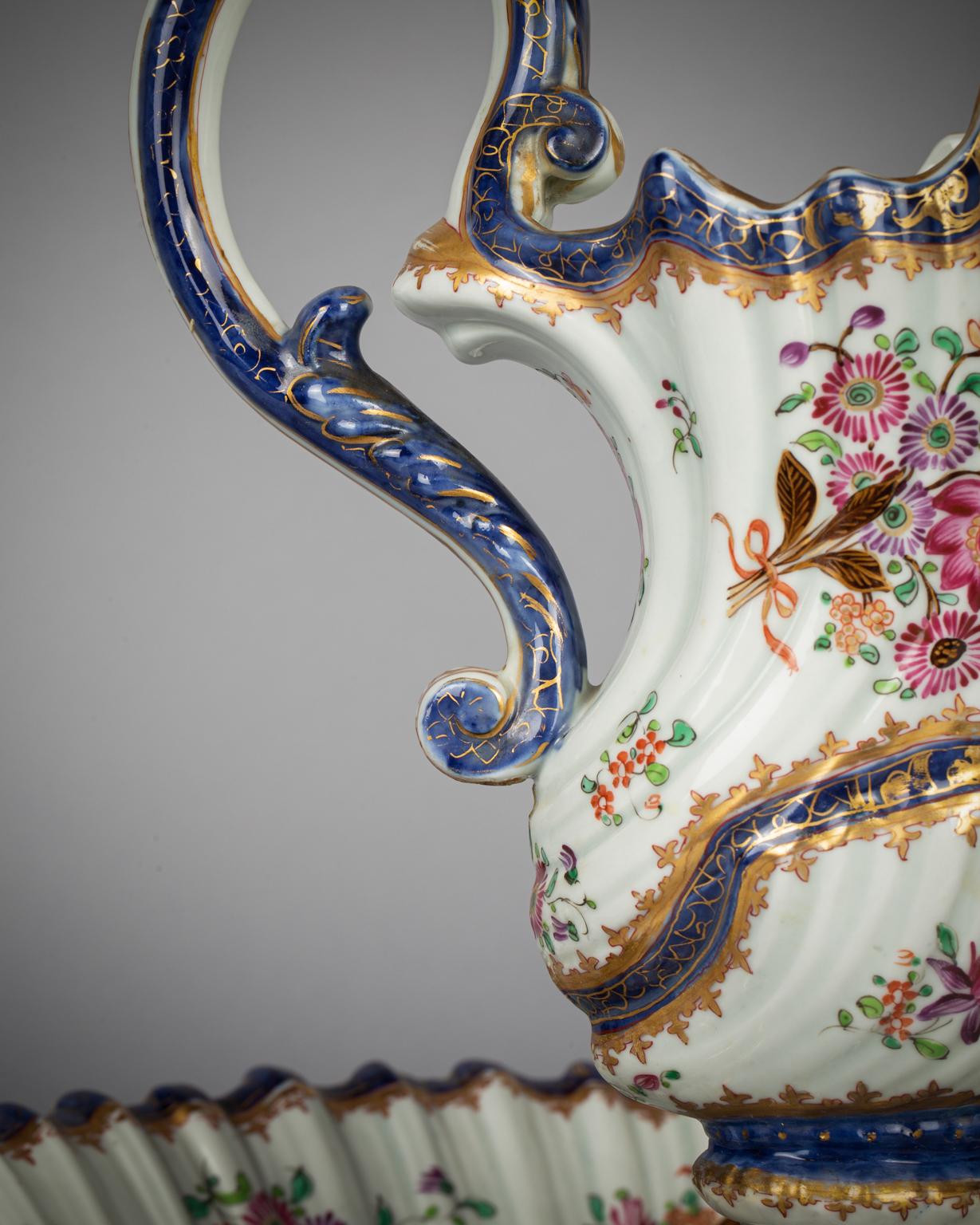 French Porcelain Armorial Ewer and Basin, Samson, circa 1890 In Good Condition For Sale In New York, NY