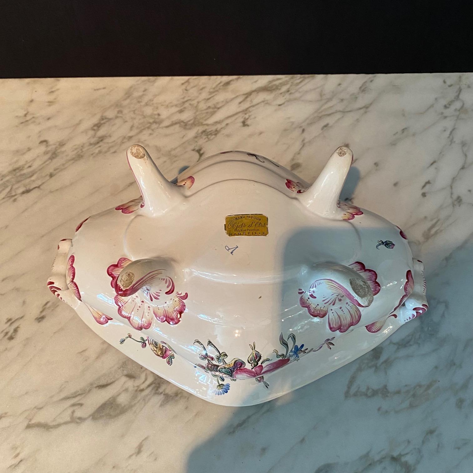 French Porcelain Barbotine Faience Majolica Jardiniere or Tureen and Platter  In Good Condition For Sale In Hopewell, NJ