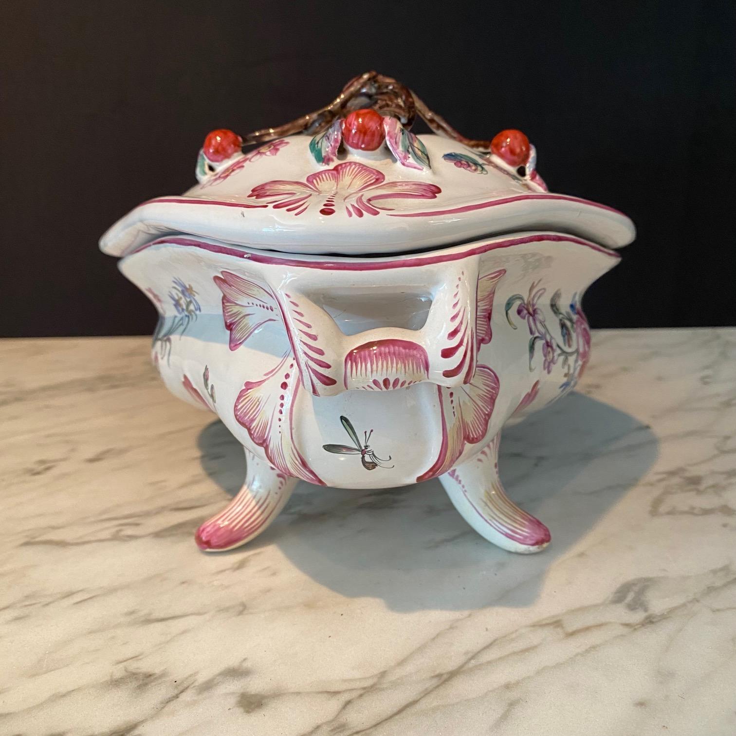 French Porcelain Barbotine Faience Majolica Jardiniere or Tureen and Platter  For Sale 1
