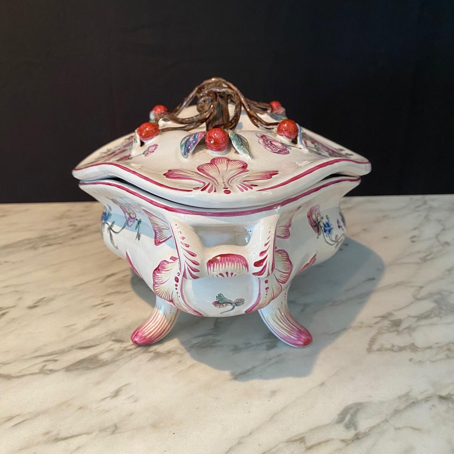 French Porcelain Barbotine Faience Majolica Jardiniere or Tureen and Platter  For Sale 4