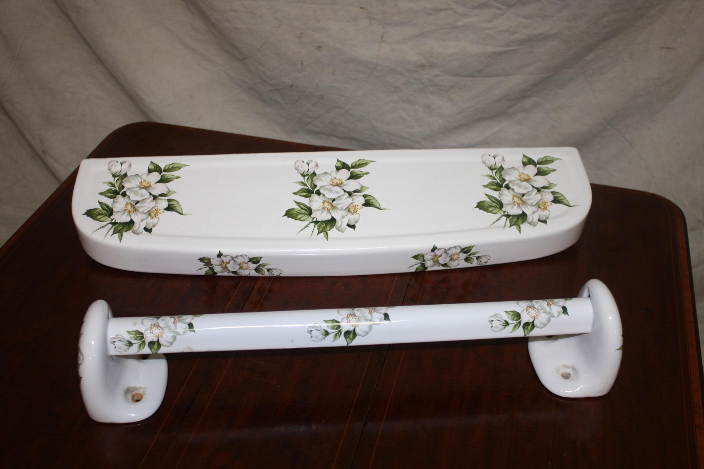 French Porcelain Bathroom Fitting Signed Paris In Good Condition For Sale In Stockbridge, GA