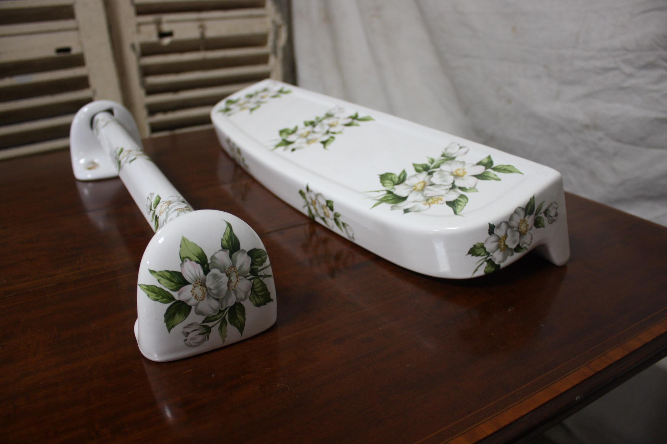 20th Century French Porcelain Bathroom Fitting Signed Paris For Sale