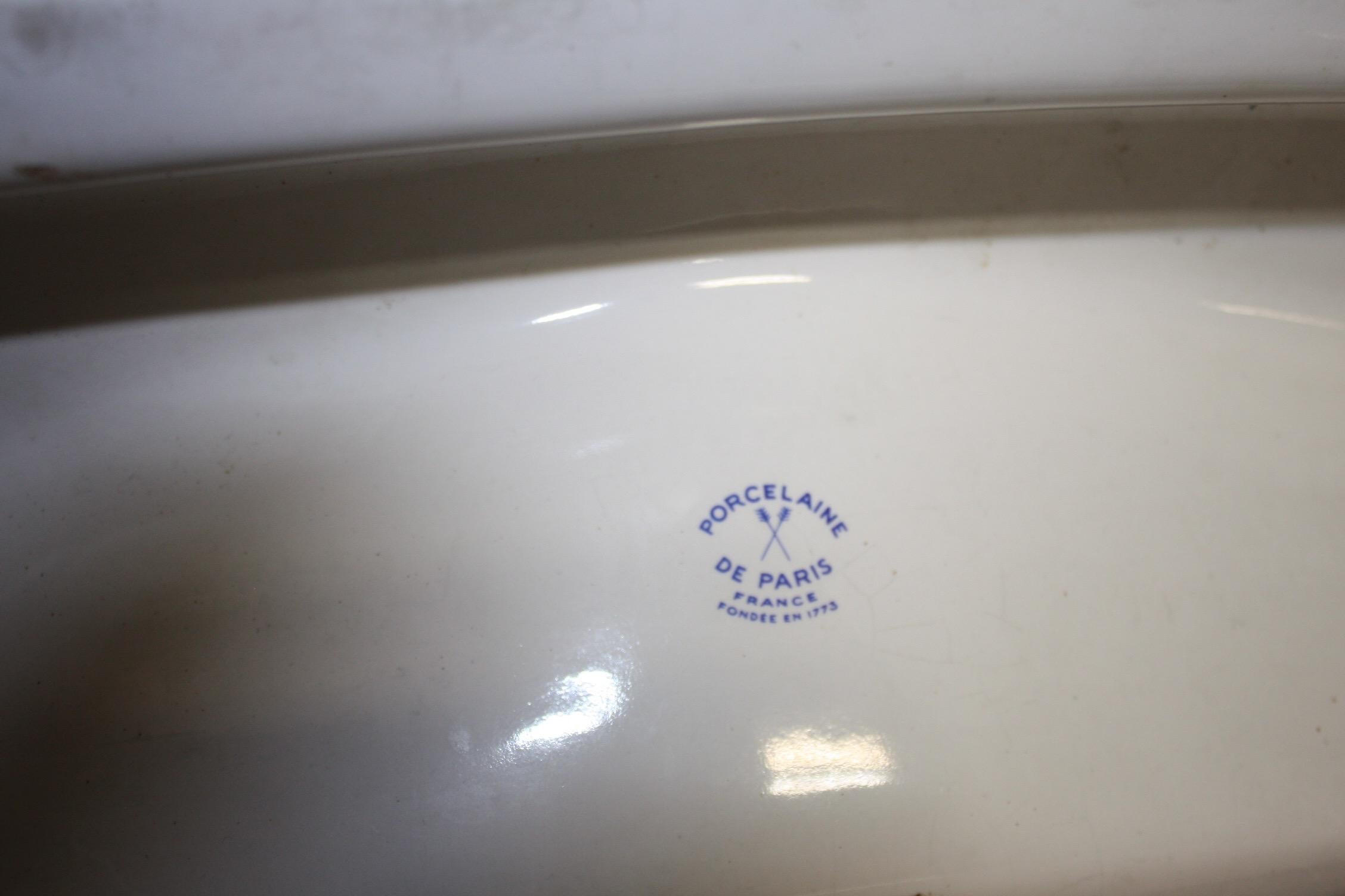 20ième siècle Équipe de salle de bains en porcelaine française signée Paris en vente
