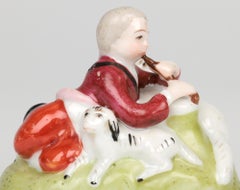 Bonbonnière de berger et de mouton en porcelaine montée sur laiton