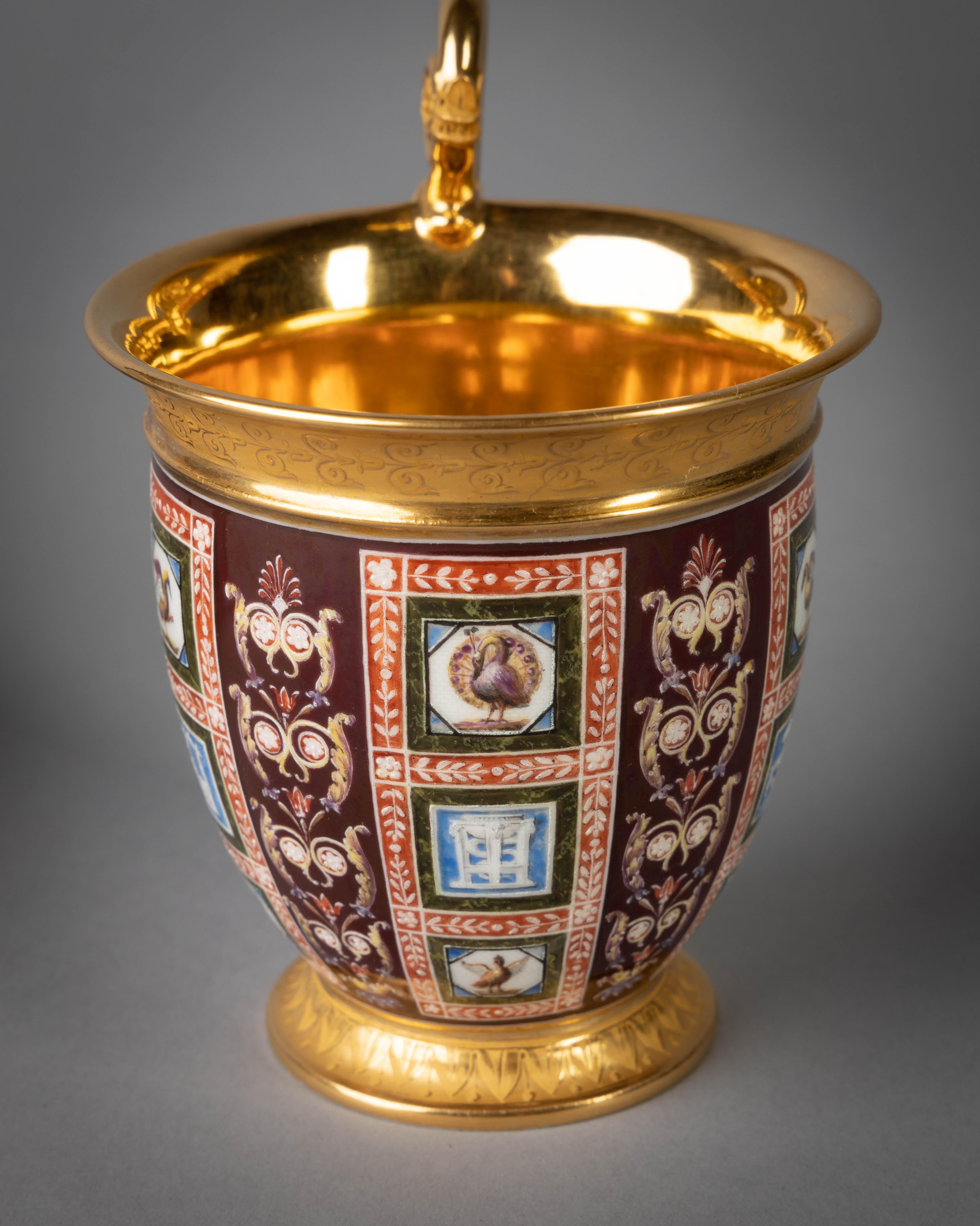 Début du XIXe siècle Tasse et soucoupe de cabinet en porcelaine française, Sèvres, vers 1815 en vente