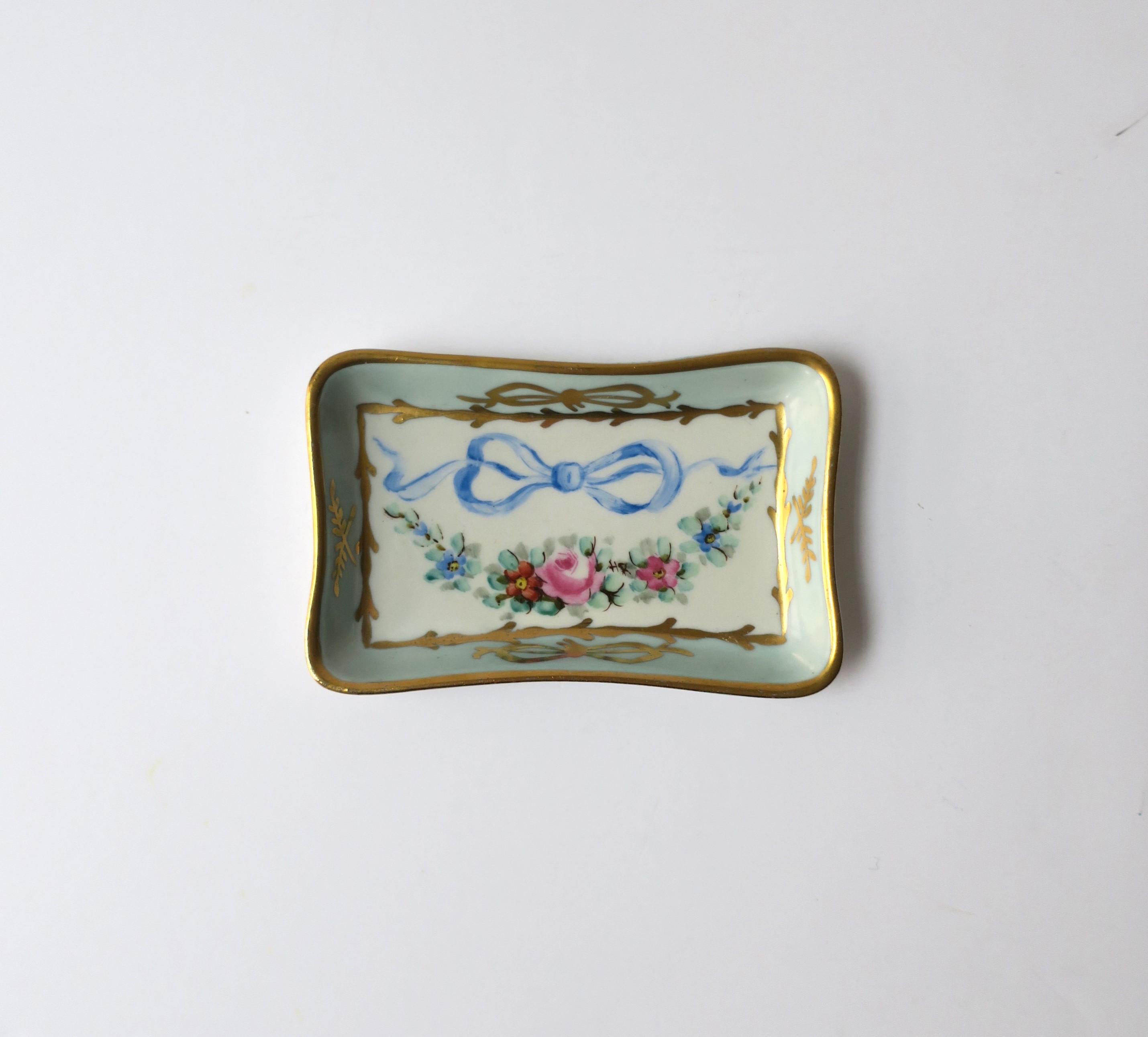 A beautiful, small, French porcelain jewelry dish with hand-painted 'chintz' design, circa early-20th century, France. A great piece to hold jewelry (as demonstrated) or other small items on a vanity, bedside/nightstand table, etc. Colors include