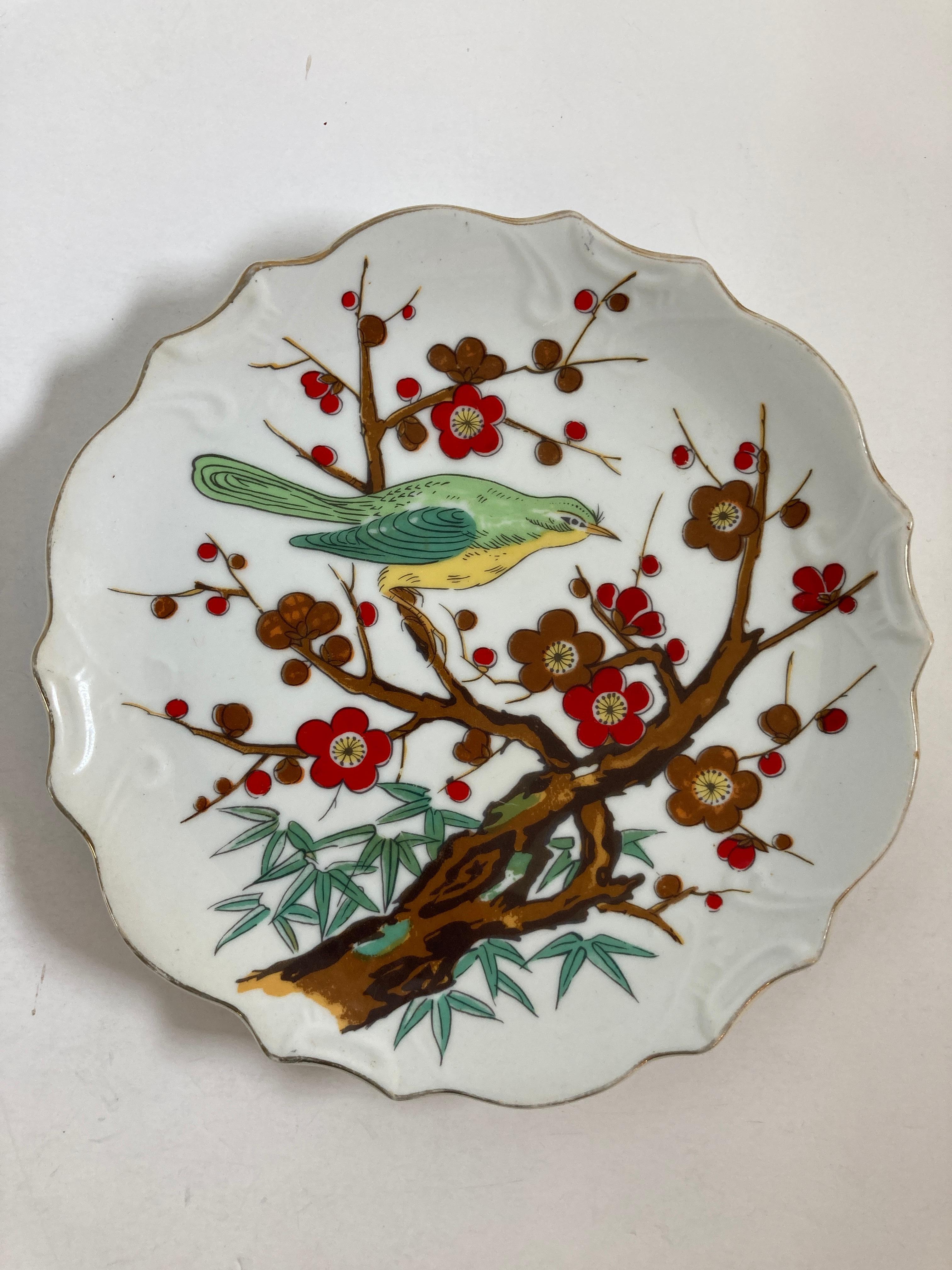 Hand painted French Porcelain collector hanging plate.
China porcelain decorative hanging plate hand painted with a bird on a branch, nice colors.
Witten in French in the back, for use only for decoration.
Ready to hang
Limoges style, made in